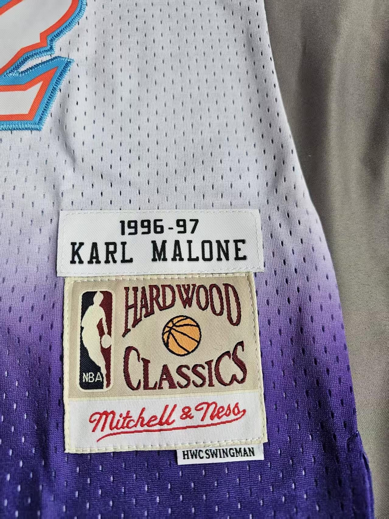 NBA #32 Karl Malone Jersey Utah Jazz 1996 97 Size US L / EU 52-54 / 3 - 4 Thumbnail