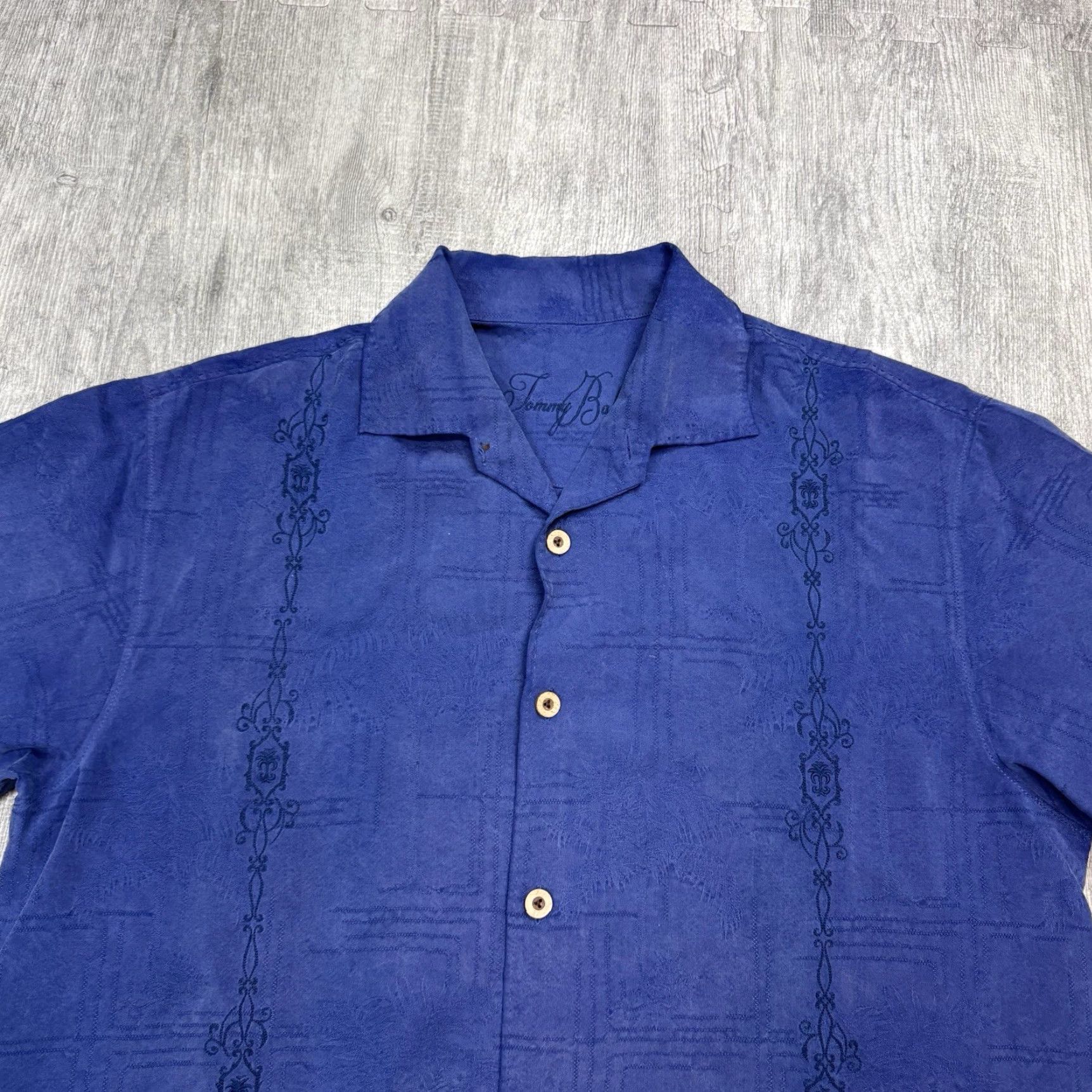 Tommy Bahama VINTAGE Tommy Bahama Men's Hawaiian Shirt 100% Silk Short Sleeve Button-Up Embroidered Cigar & Safari Theme Small Blue Size US S / EU 44-46 / 1 - 2 Thumbnail