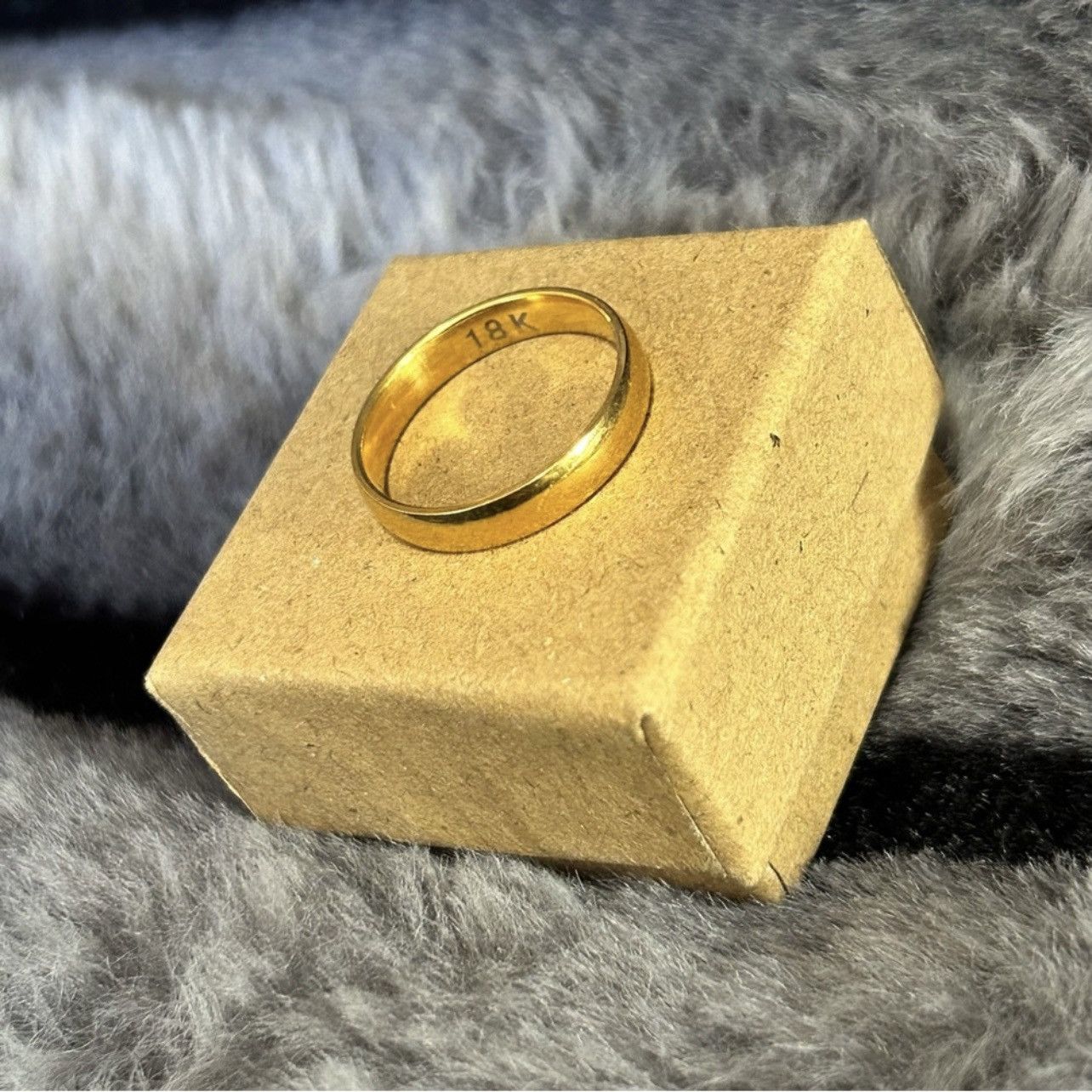 Jewelry Ladies 18kt solid yellow gold 4mm classic dome band NIB 8.5 Size ONE SIZE - 2 Thumbnail