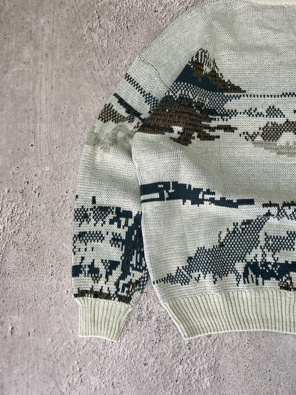 Homespun Knitwear RAPIDO SPIRIT Intarsia palace motive graphic wool sweater Size US S / EU 44-46 / 1 - 8 Thumbnail