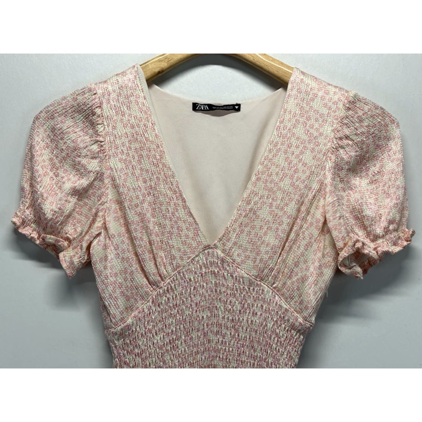 Zara ZARA Smocked Puff Sleeve Ditsy Floral Mini Dress XS Pink Fitted Party  Womens | Grailed