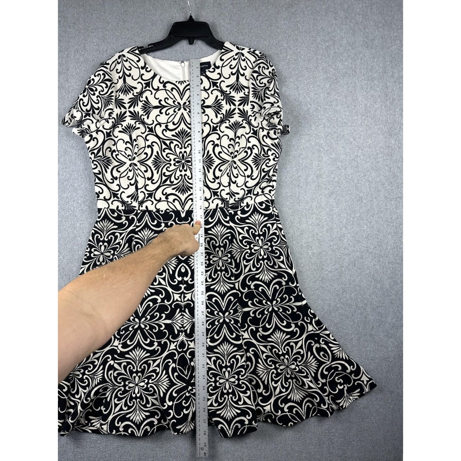 Liz Claiborne Dress Womens 16 Black White Fit Flare Short Sleeve Baroque  Print Floral Knit Round