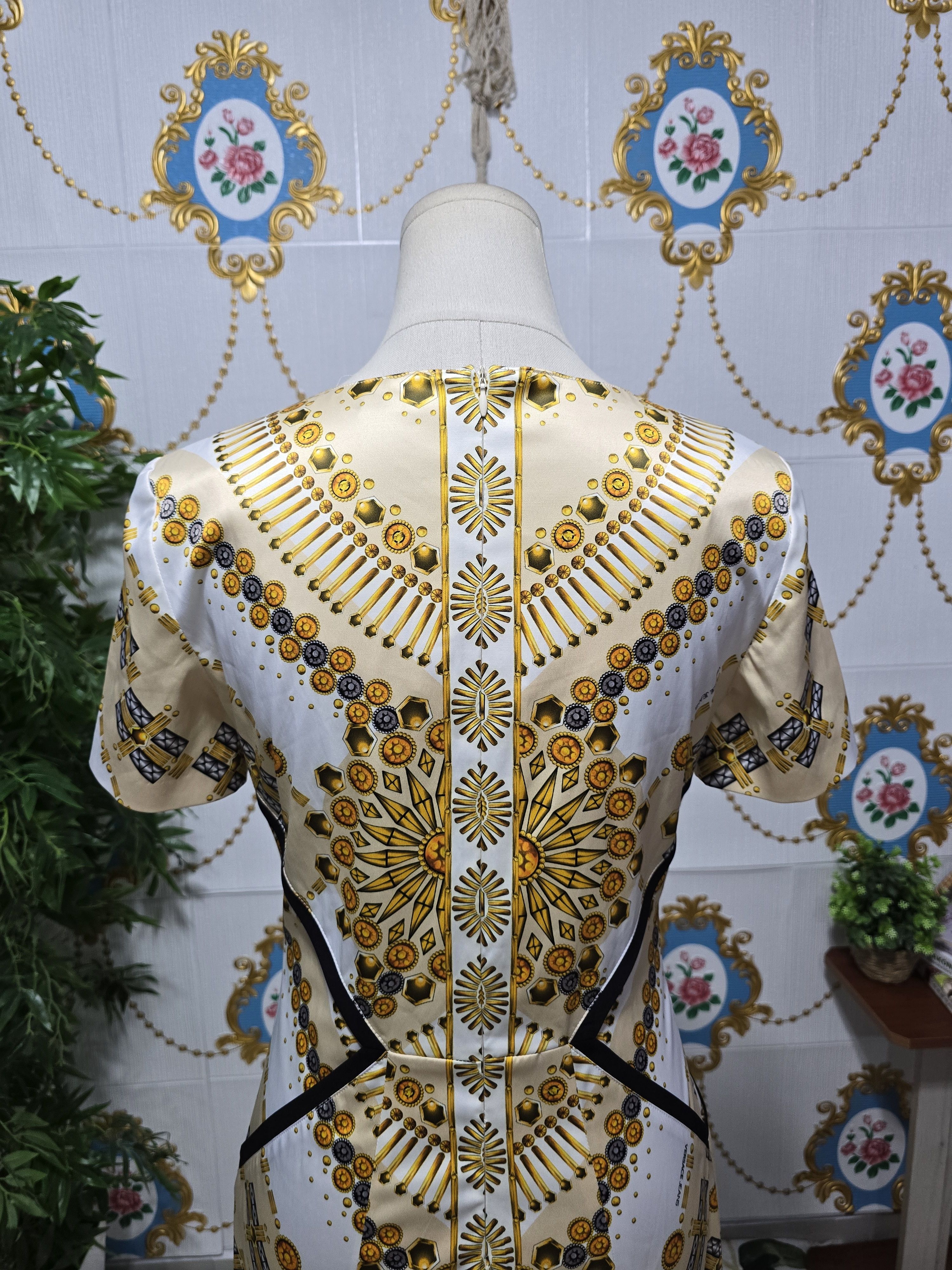 Versace VERSACE rare dress New ! Versace pattern BEAUTIFUL Size M / US 6-8 / IT 42-44 - 12 Thumbnail