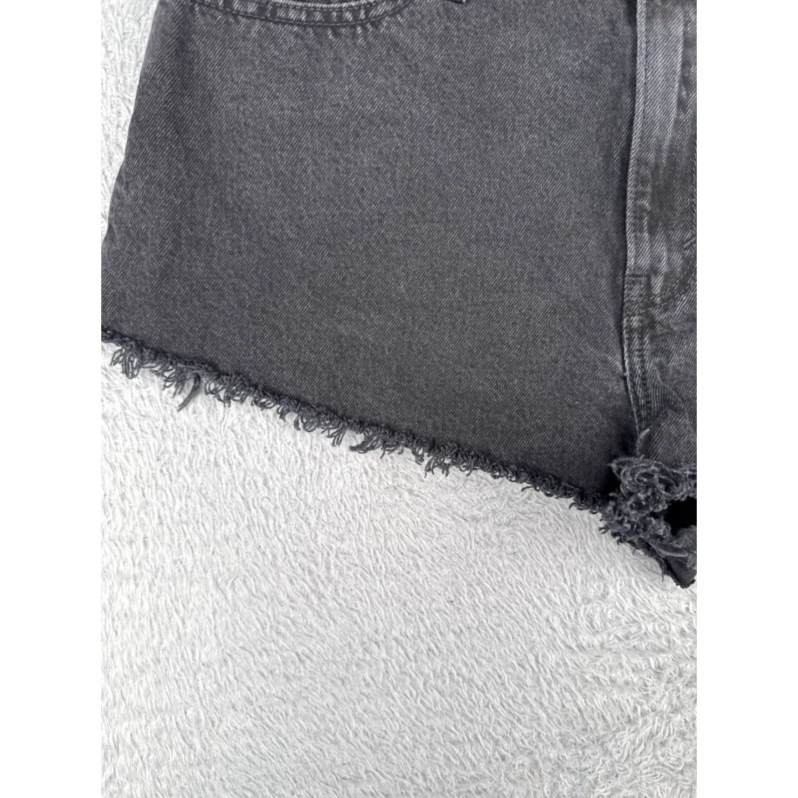 Levi's VINTAGE Levis Shorts Womens Black Denim 33 High Rise 80s Cut-Off 5-Pocket Stretch Jeans Short Size 24" / US 00 / IT 34 - 3 Thumbnail