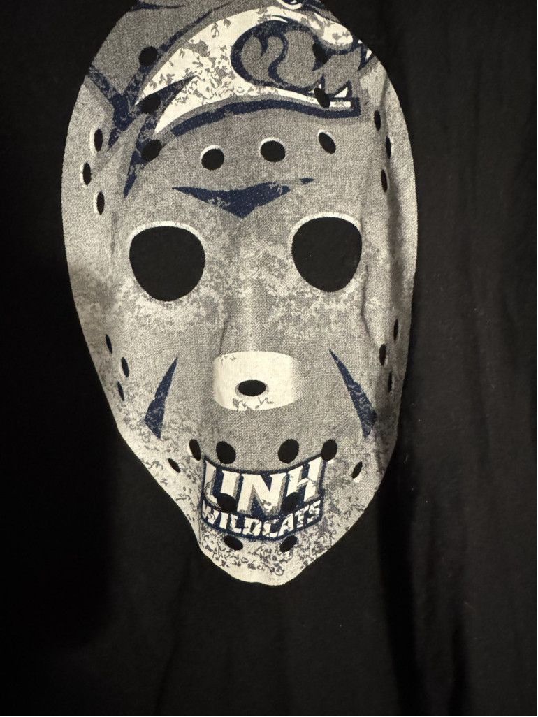 Gildan New Hampshire Wildcats UNH Hockey Mask T-shirt Men's L Black Size US L / EU 52-54 / 3 - 4 Thumbnail