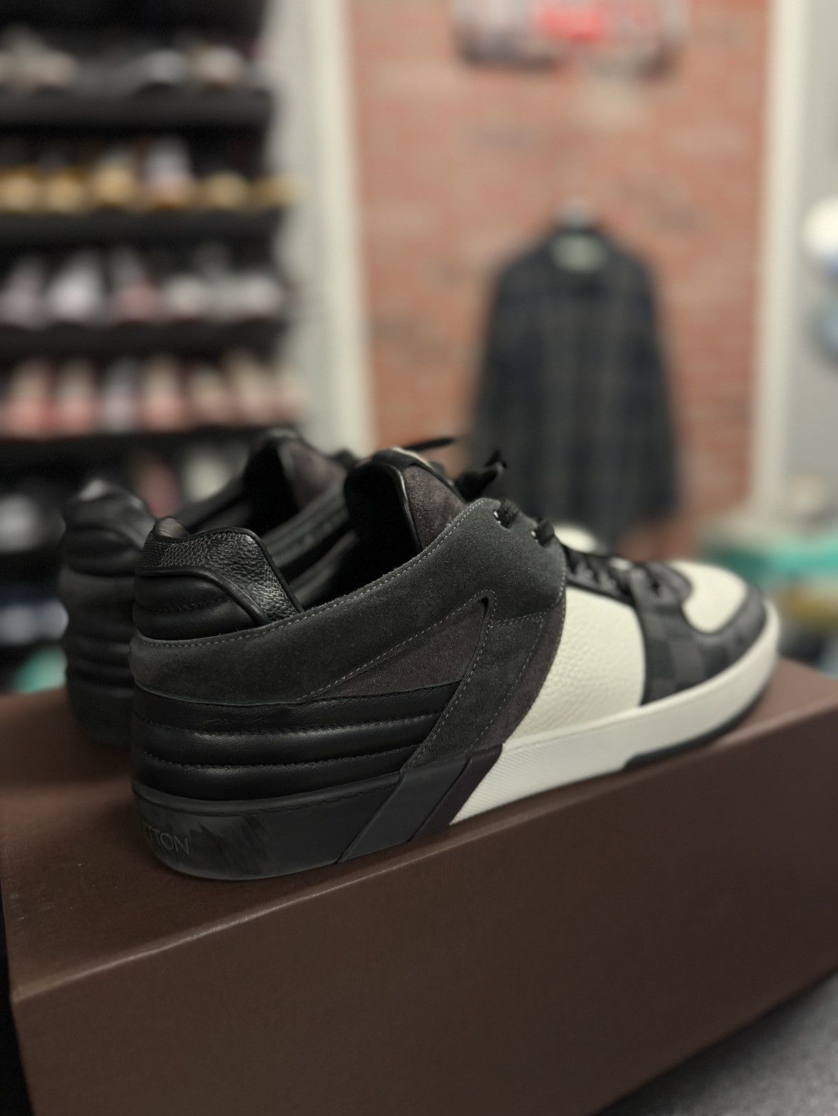 Louis Vuitton Louis Vuitton Graphite Damier Canvas Lowtop 10UK/11US Size US 11 / EU 44 - 11 Thumbnail
