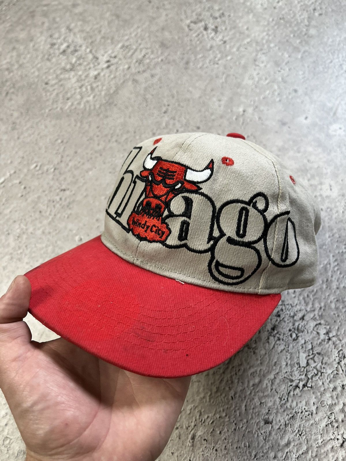 NBA × Sports Specialties × Vintage Vintage Chicago Bulls Big Logo Snapback hat Cap Size ONE SIZE - 3 Thumbnail