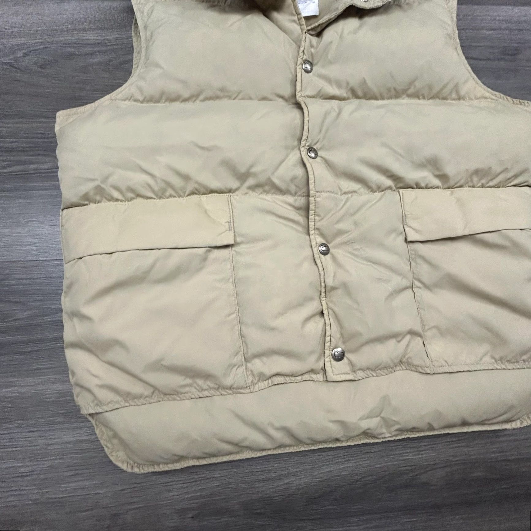 Vintage VINTAGE Woolrich Puffer Vest Mens L Snap Front Pockets 80s USA Beige Down Insulated Quilted Outdoors Ski Casual Mens Size US L / EU 52-54 / 3 - 4 Thumbnail