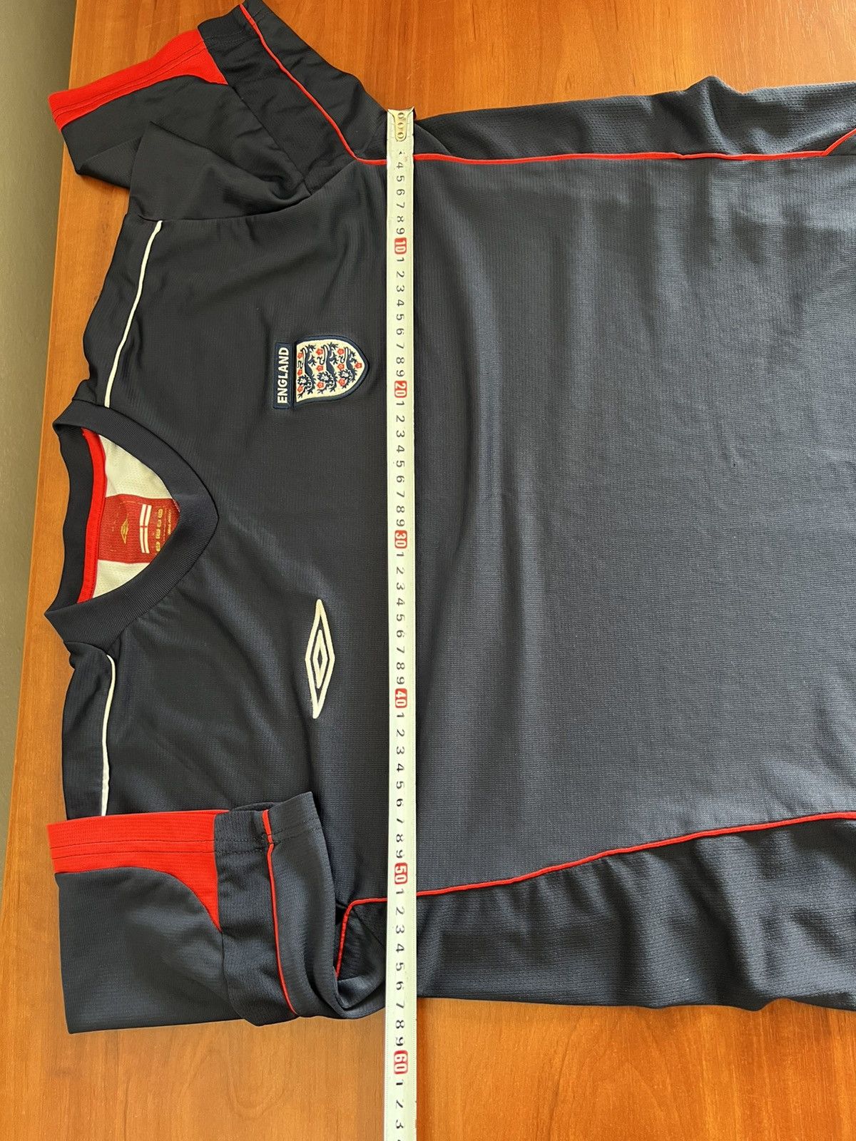 Umbro 2006/07 ENGLAND TEAM TRAINING SOCCER JERSEY FOOTBALL SHIRT M Size US M / EU 48-50 / 2 - 15 Thumbnail