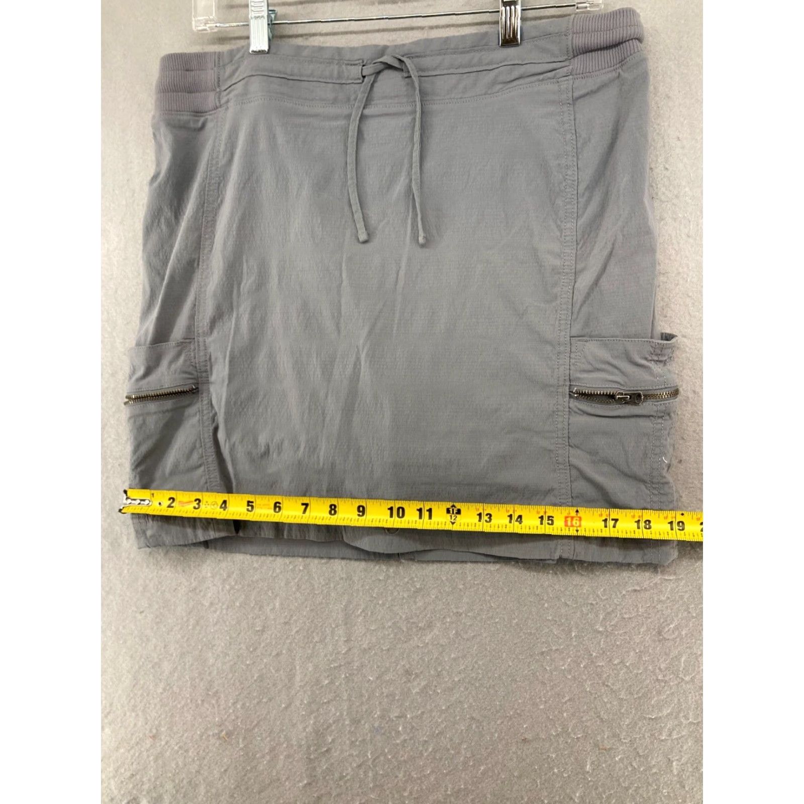 Athleta Athleta Skirt Women Short Gray Cargo Pockets Yoga Activewear 14 Adult Womens Size 36" / US 14 / IT 50 - 3 Thumbnail