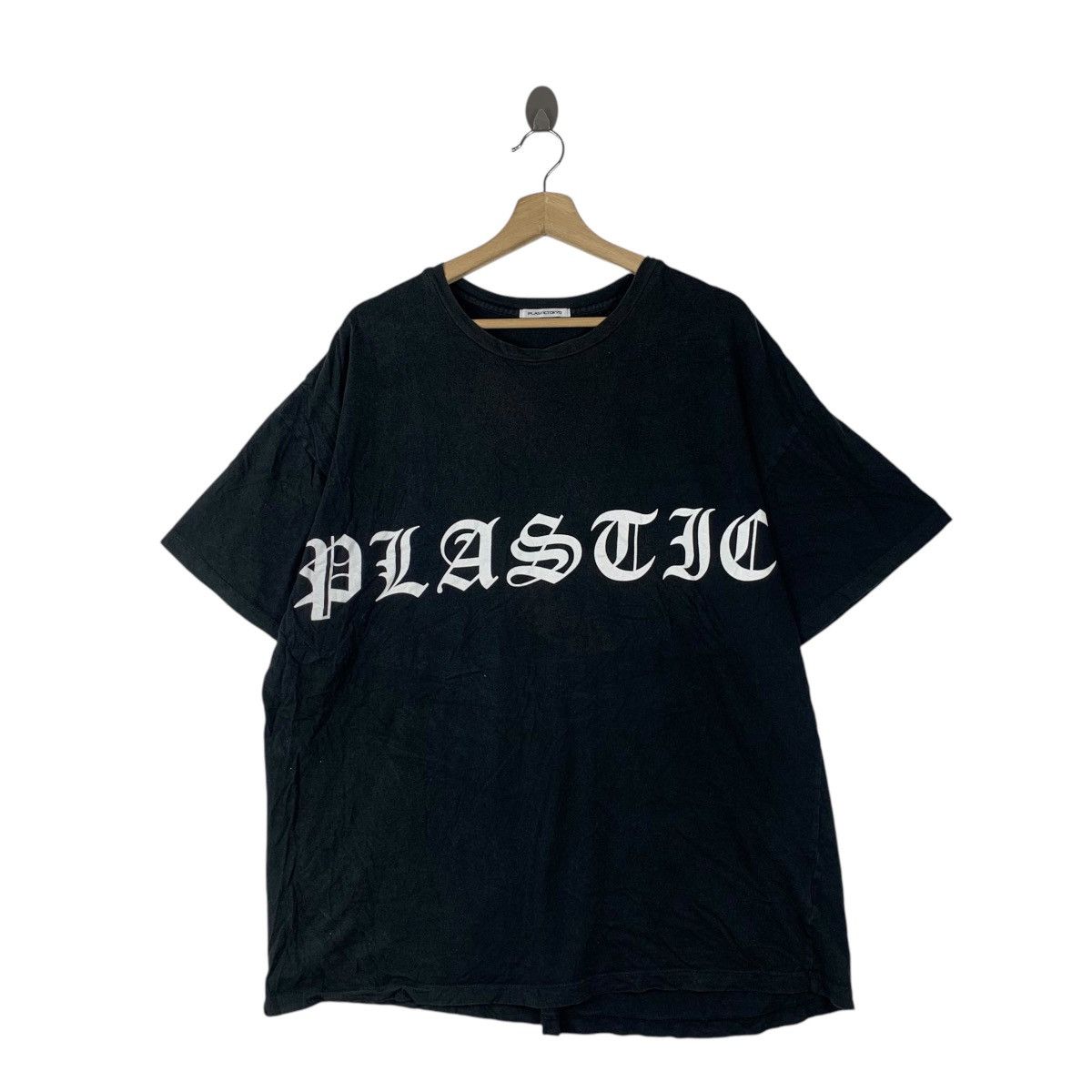 Vintage PLASTIC TOKYO DESIGNER Old English Text Punk Tee Shirt Top Size US XL / EU 56 / 4 - 1 Thumbnail