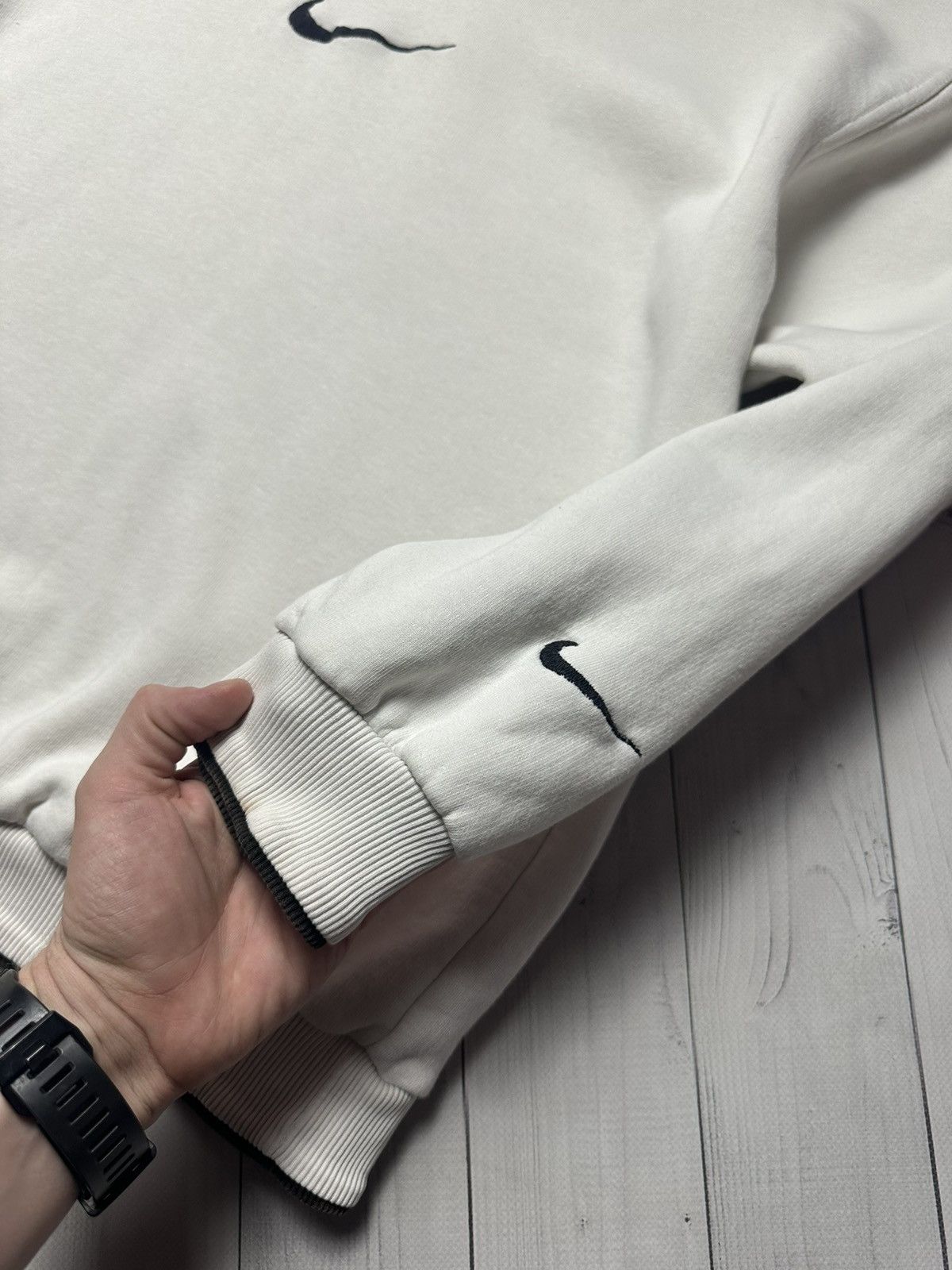 Vintage Vintage Nike sweatshirt logo white size M/L central swoosh Size US M / EU 48-50 / 2 - 2 Thumbnail