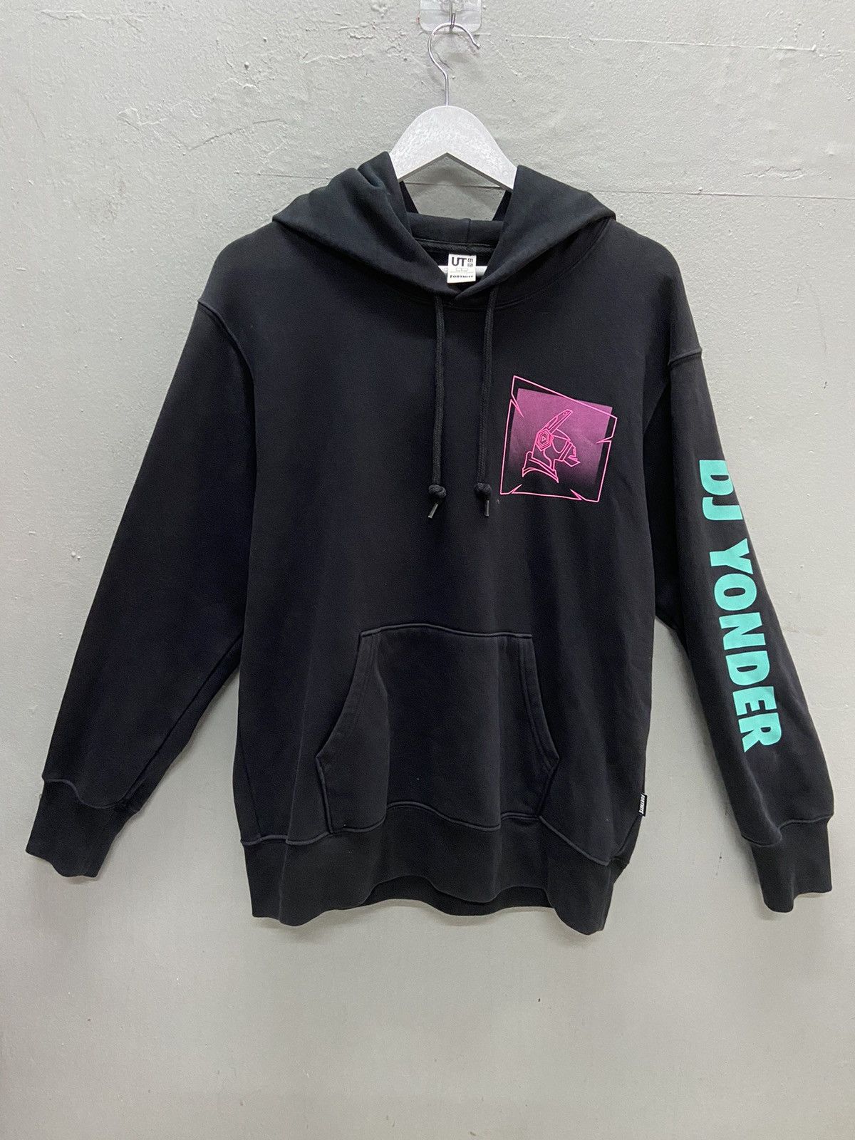 Uniqlo FORTNITE X UNIQLO DJ YONDER BLACK HOODIE Size US M / EU 48-50 / 2 - 1 Thumbnail