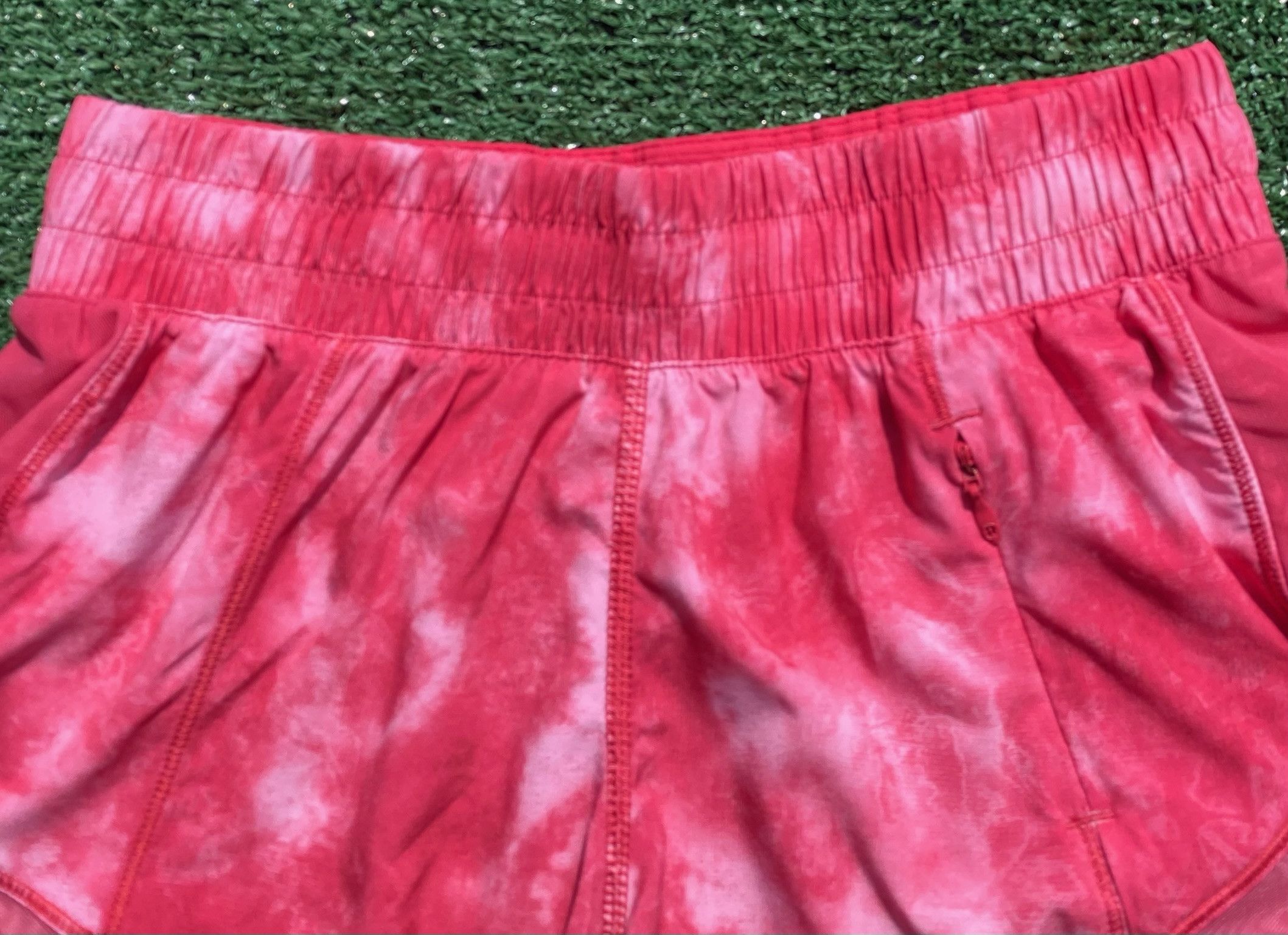 Lululemon Lululemon Beat The Heat Pink Tidal Trip Hotty Hot Shorts 4 Size 28" / US 6 / IT 42 - 2 Thumbnail