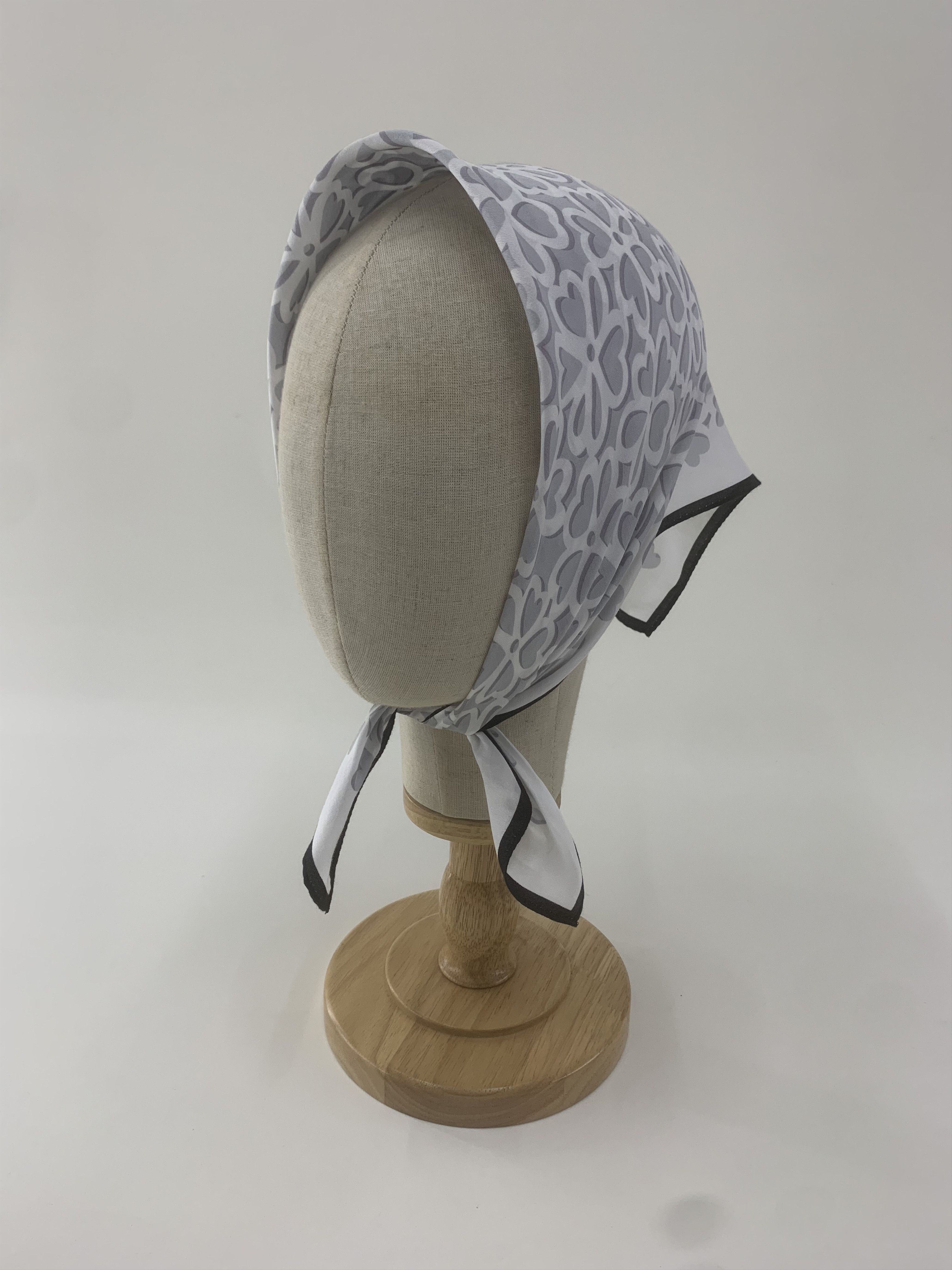 Yves Saint Laurent Yves Saint Lauren Handkerchief Bandana Neckerchief TB1114 Size ONE SIZE - 2 Thumbnail