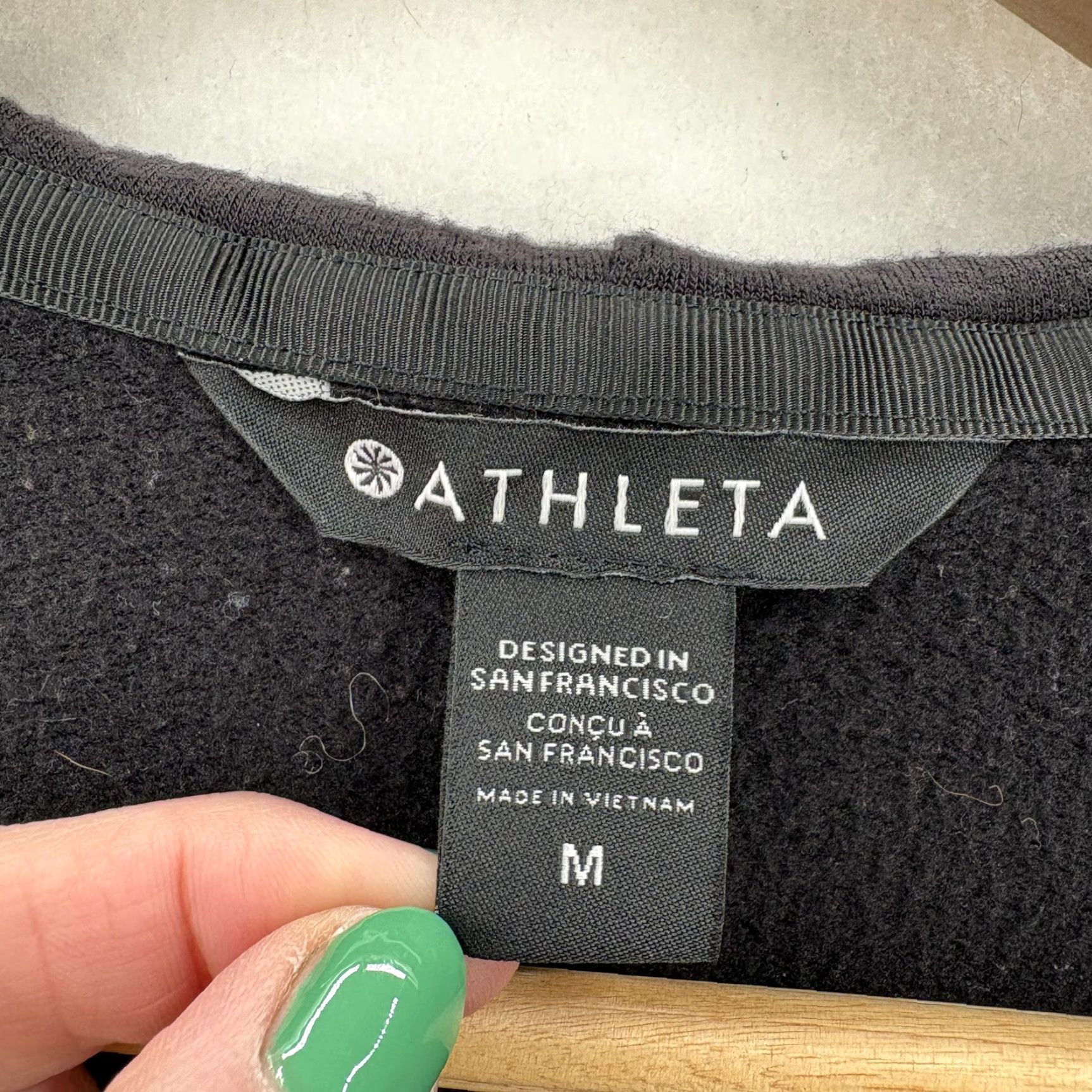 Athleta Athleta Purana Wrap Sweatshirt Womens M Black Cowl Neck Hooded Fleece Gym Sweatshirt Size M / US 6-8 / IT 42-44 - 4 Thumbnail