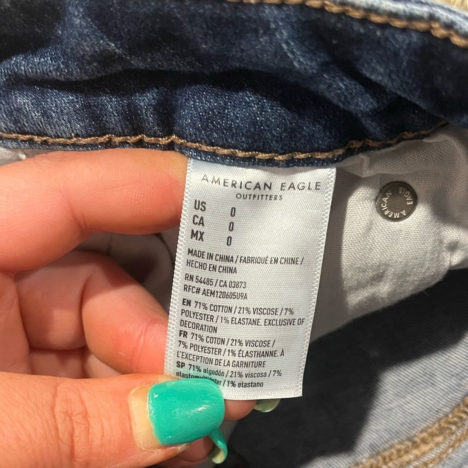 American Eagle Outfitters American Eagle Shorts Frayed Hem Medium Wash Blue Size 0 Size 25" / US 0 / IT 36 - 6 Thumbnail