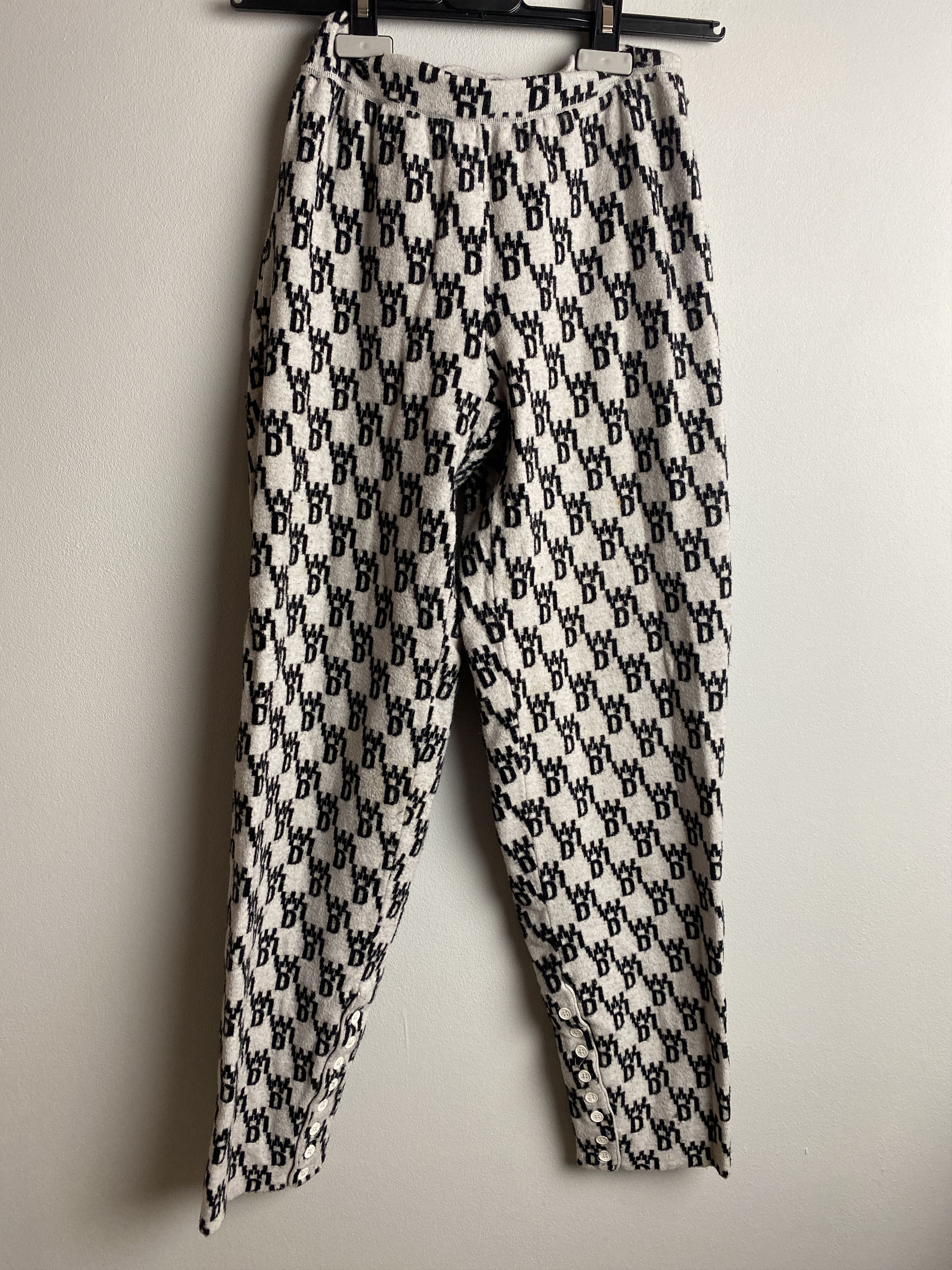 WE11DONE WE11DONE all over logo printed sweatpants joggers Size 28" / US 6 / IT 42 - 1 Thumbnail