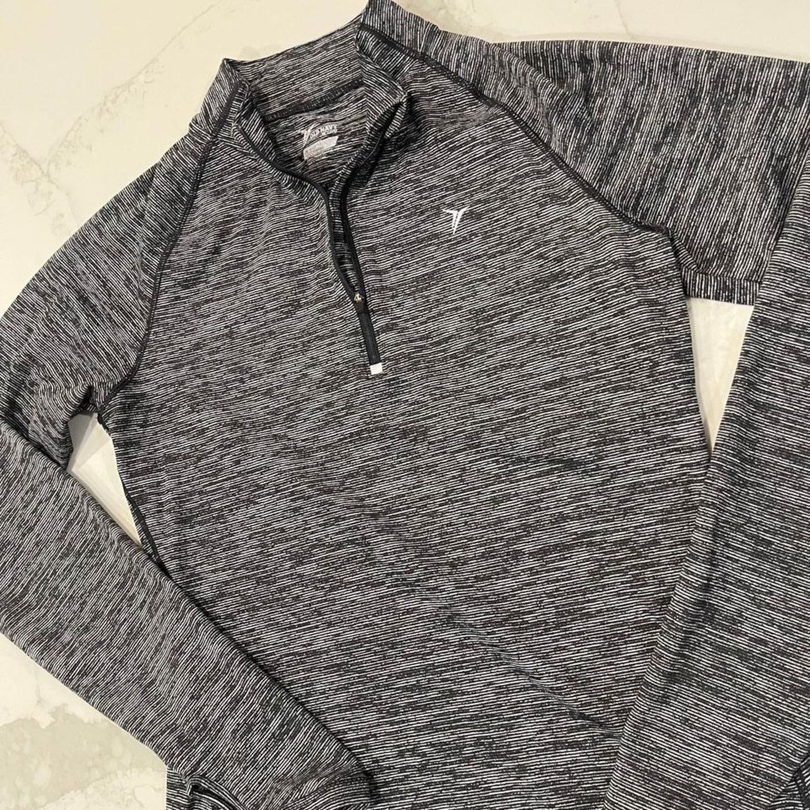 Old Navy Old Navy Active Quarter Zip Gray Top Women’s Size Medium Size M / US 6-8 / IT 42-44 - 2 Thumbnail