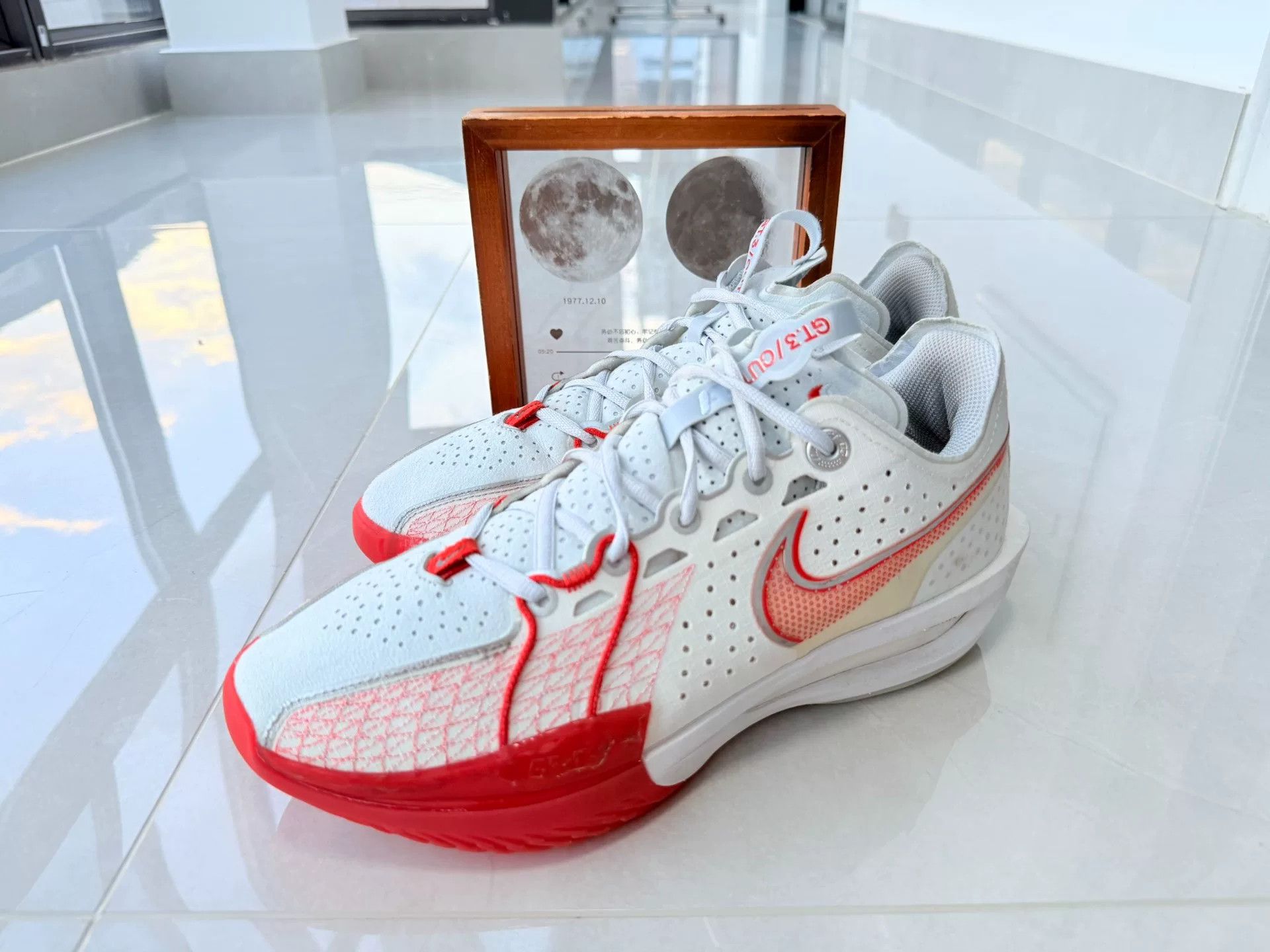 Nike Nike Red Lowtop Sneakers 10 Men Size US 10 / EU 43 - 1 Thumbnail