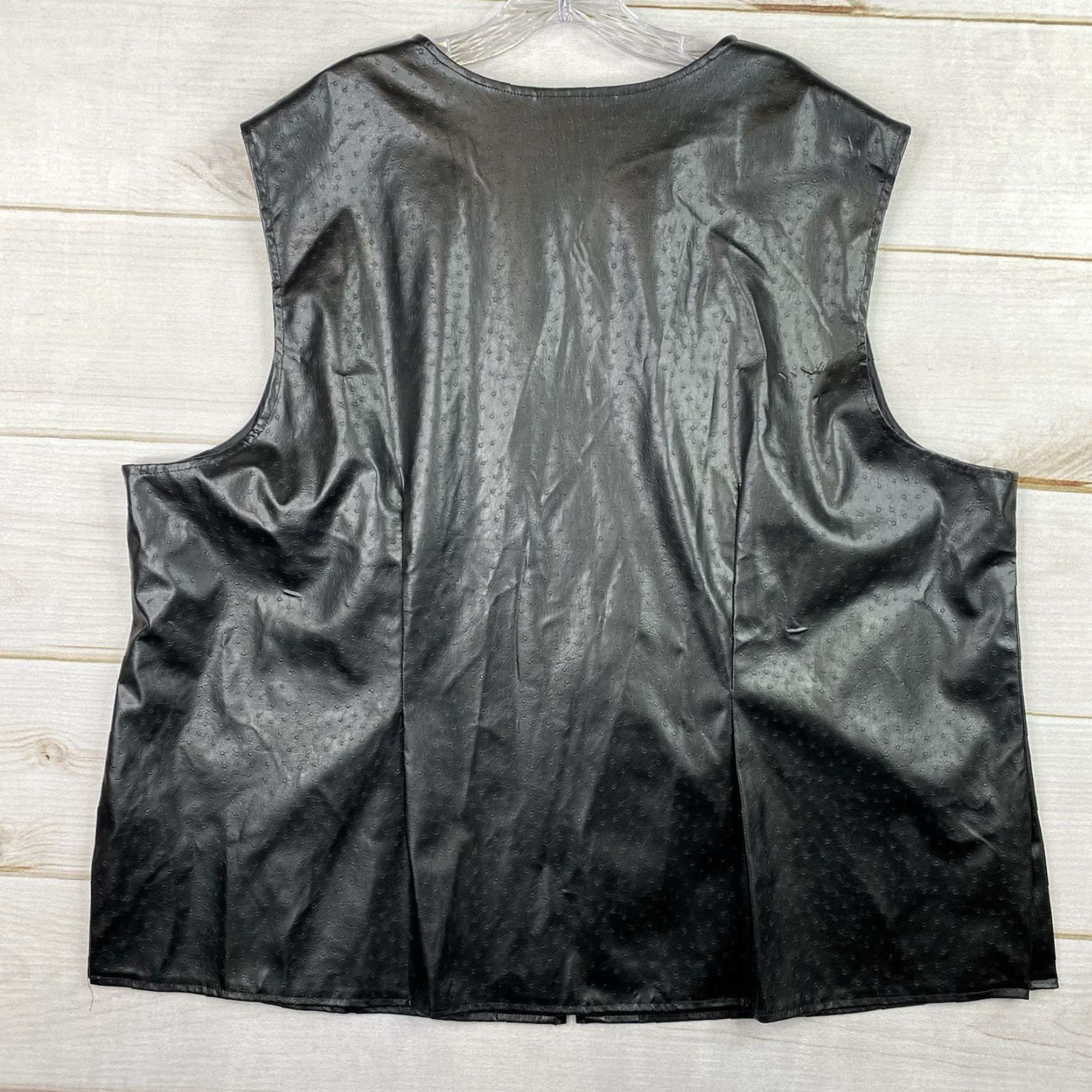Vintage Maggie Barnes 3X Faux Leather Vest Black Pebbled Full Zip Lightweight Biker NWT Women's Vest 3X Black Zipper VINTAGE Size XXL / US 16-18 / IT 52-54 - 7 Thumbnail