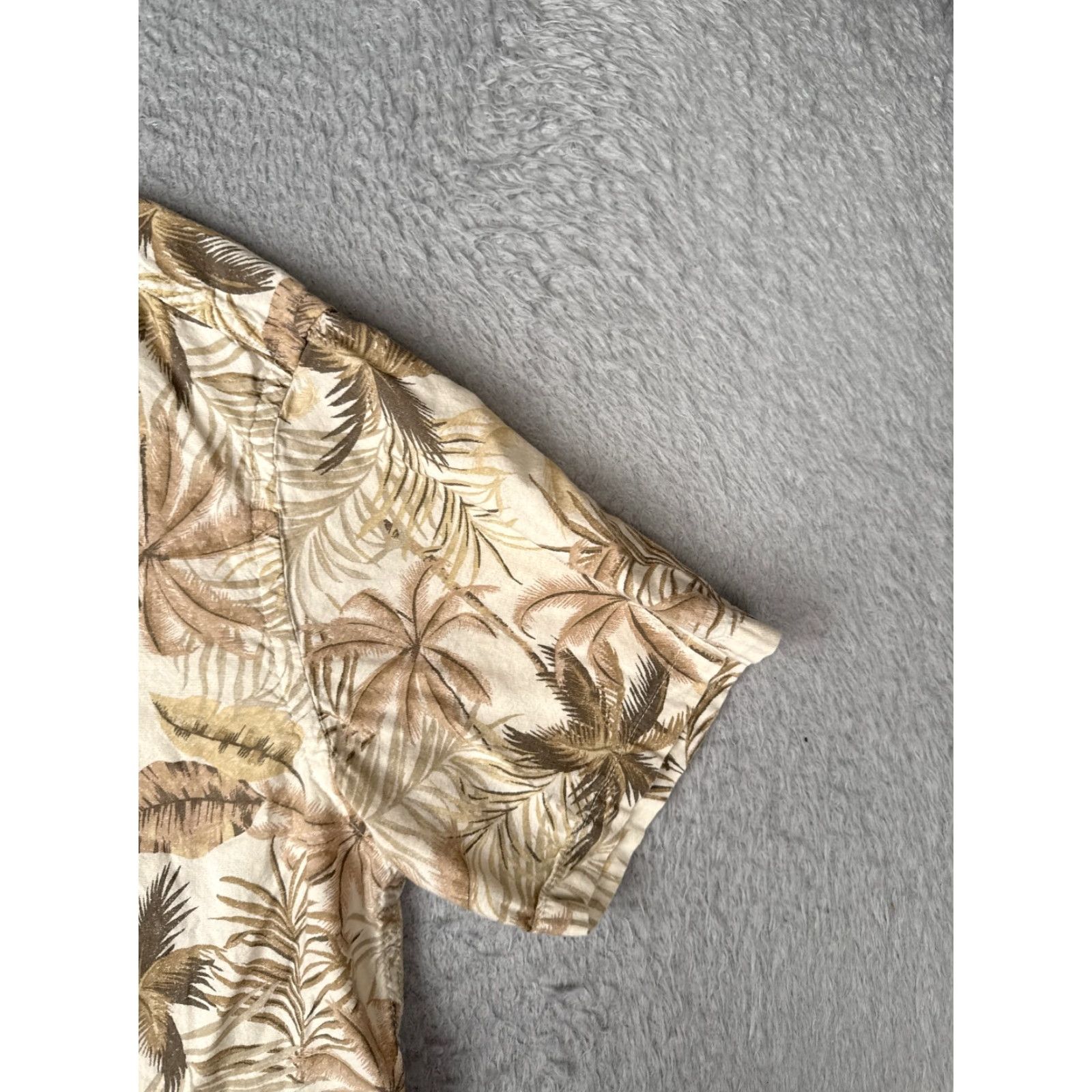 Old Navy Old Navy Button-Up Shirt Men Large Beige Floral Leaf Hawaiian Cotton Blend Pocket Size US L / EU 52-54 / 3 - 2 Thumbnail