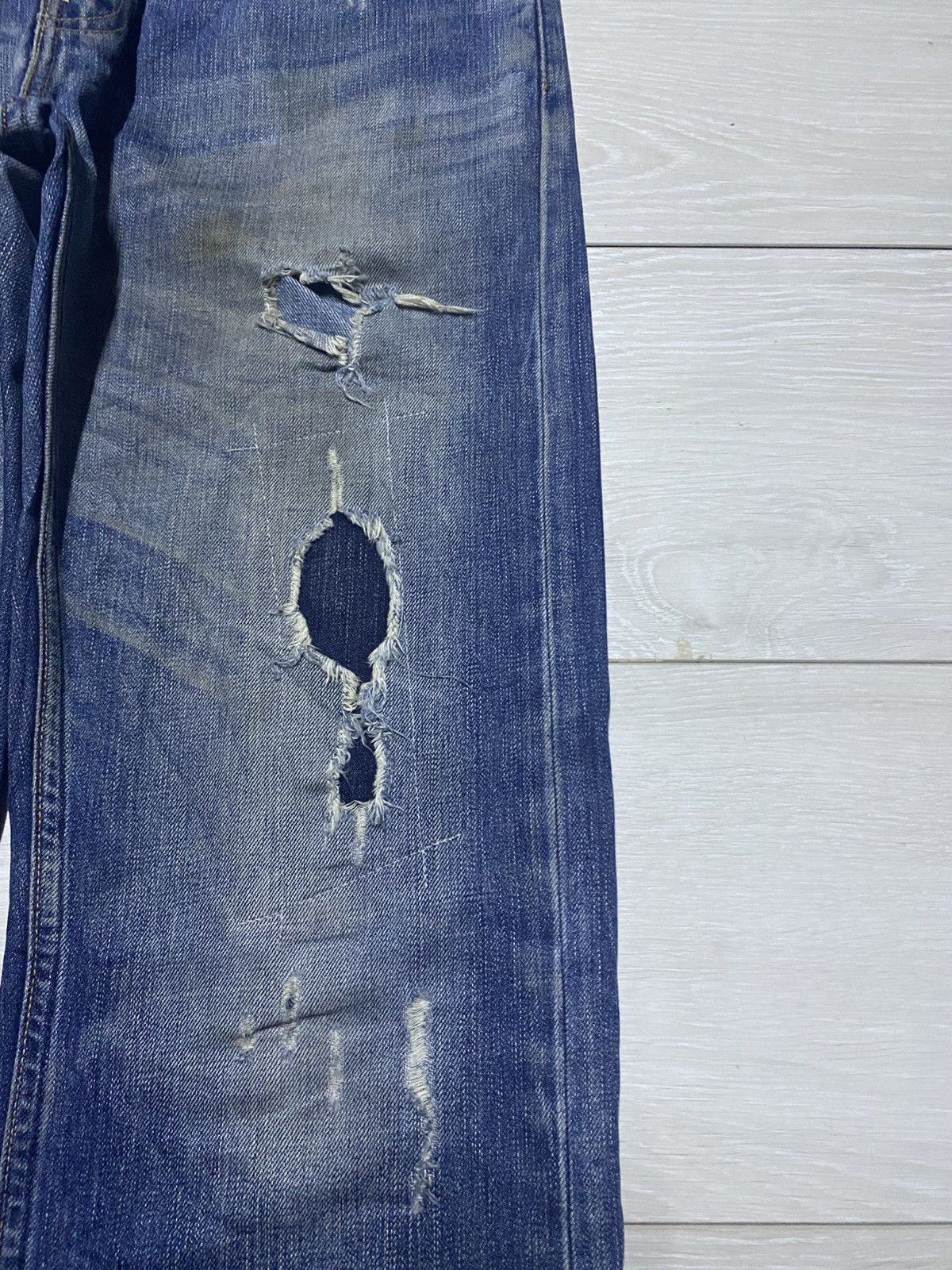 Levi's Vintage Levis 505 Faded Wash Crazy Distressed Loose Jeans Size US 31 - 8 Thumbnail