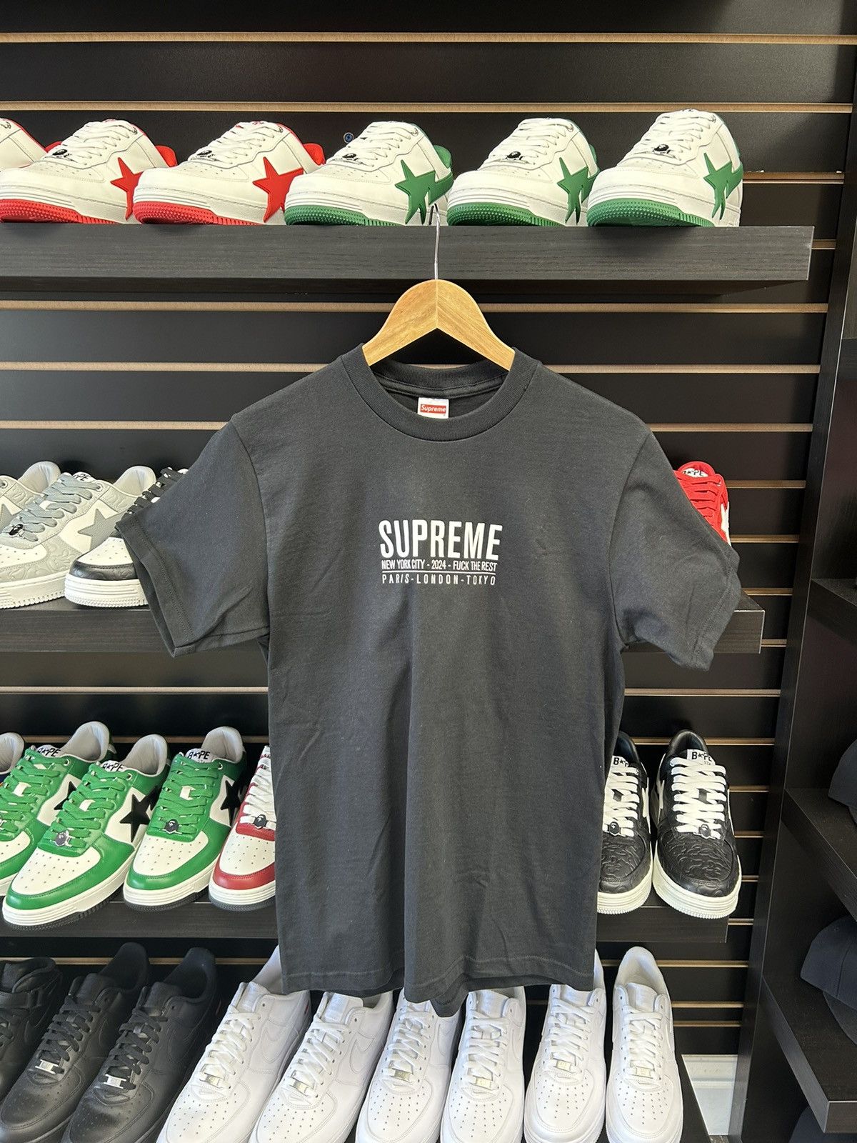 Supreme Supreme T-shirt Size US S / EU 44-46 / 1 - 1 Thumbnail