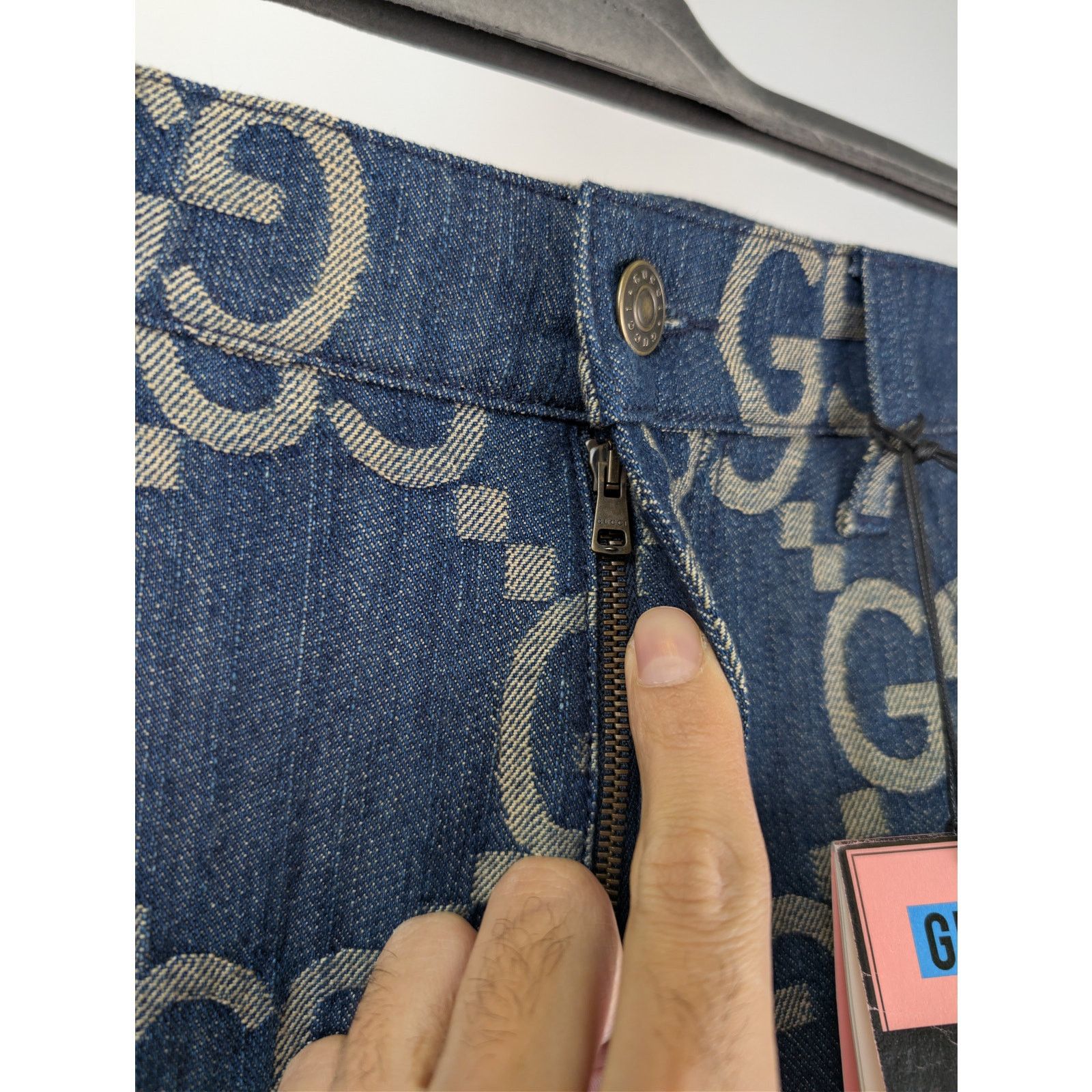 Gucci o1rshd1 Q:2 / GG Logo Pineapple Logo Shorts in Blue Size US 32 / EU 48 - 8 Thumbnail