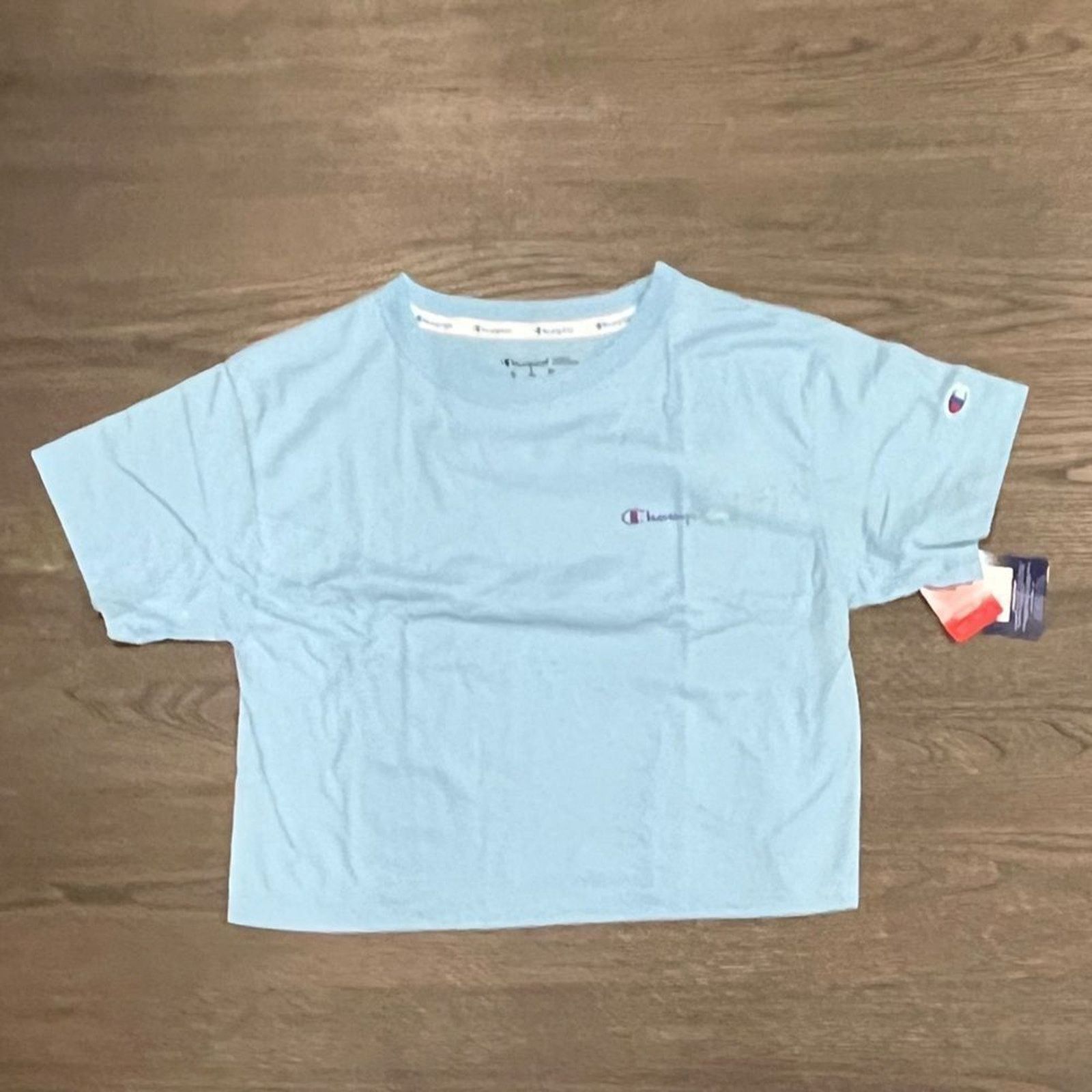 Champion NWT Champion Light Blue Graphic Crop Top - Size XS Size XS / US 0-2 / IT 36-38 - 1 Thumbnail
