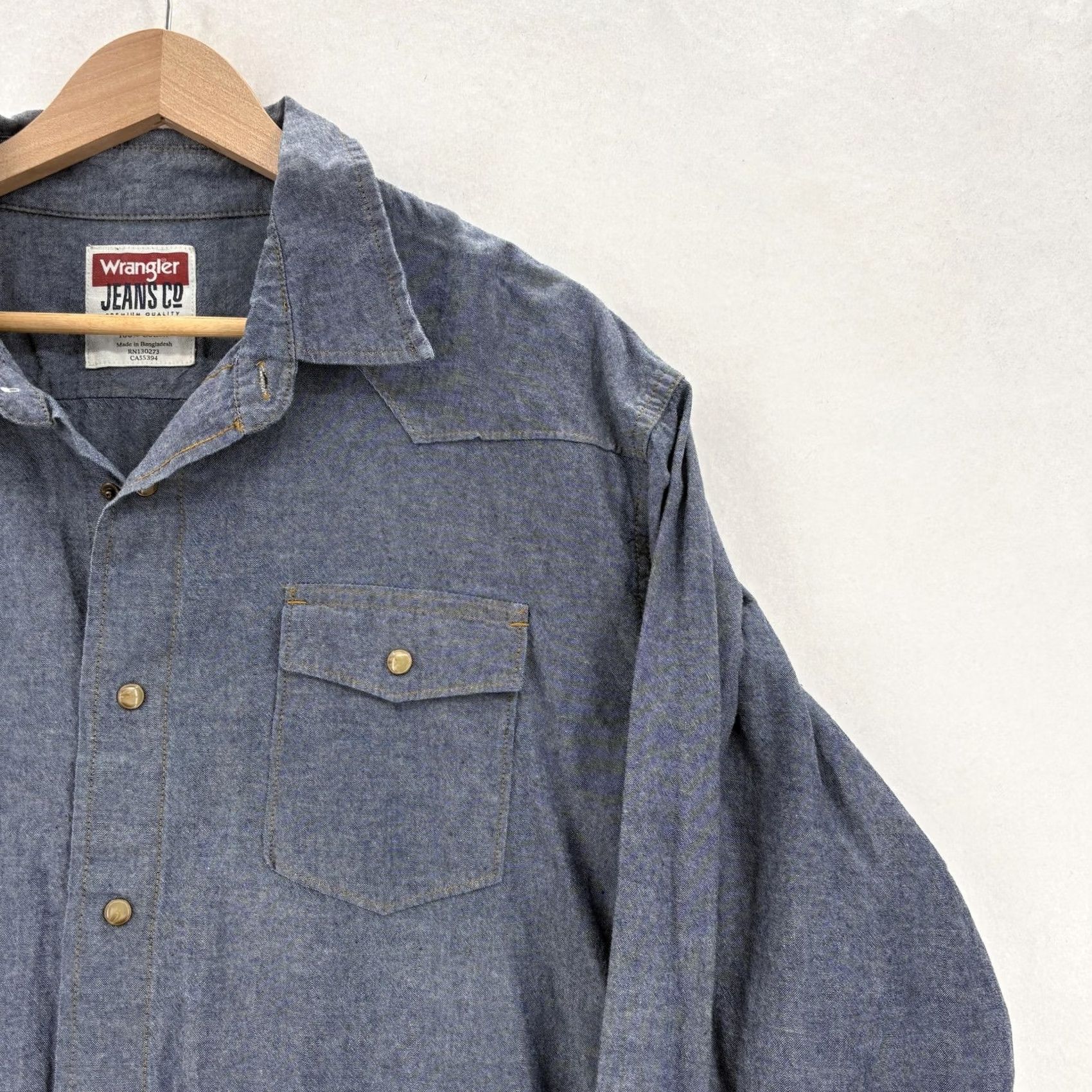 Wrangler VINTAGE Wrangler Shirt Mens 2XL Blue Chambray Long Sleeve Western Snap Pockets Western Size US XXL / EU 58 / 5 - 2 Thumbnail