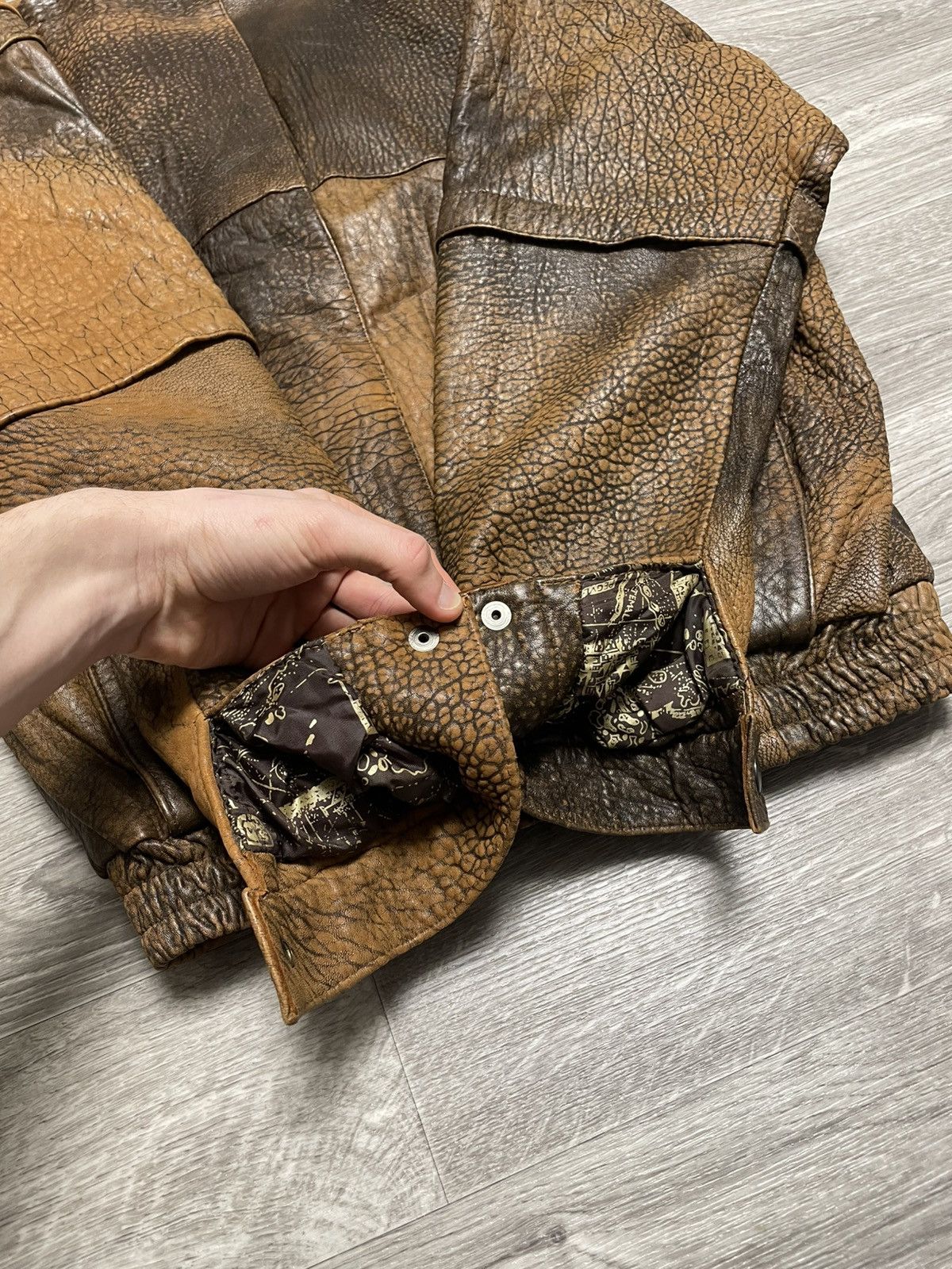 Leather Vintage Leather Brown Patterned Bomber Jacket 90s Size US M / EU 48-50 / 2 - 19 Thumbnail