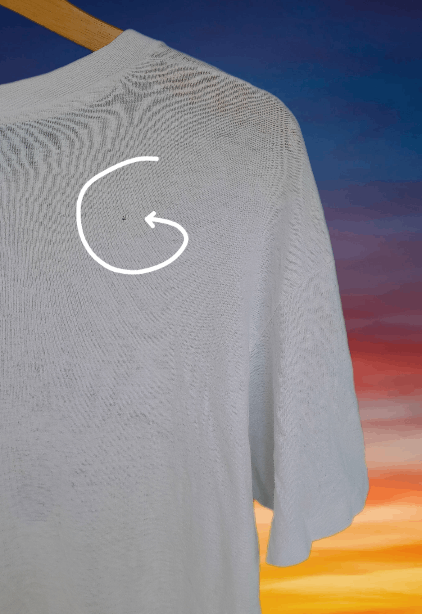 Streetwear Vintage 80s Apple Mac logo T-Shirt, image size:1359x1978