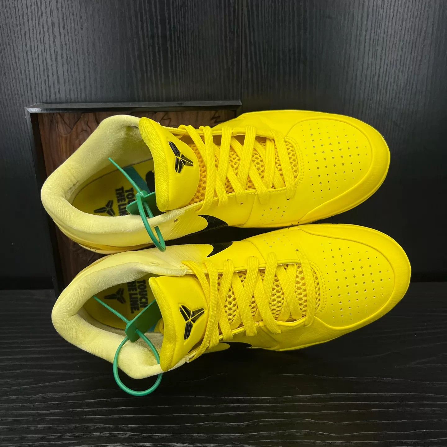 Nike Nike Kobe 4 Black/Yellow 44.5 Worn Once Like New Size US 11.5 / EU 44-45 - 6 Thumbnail