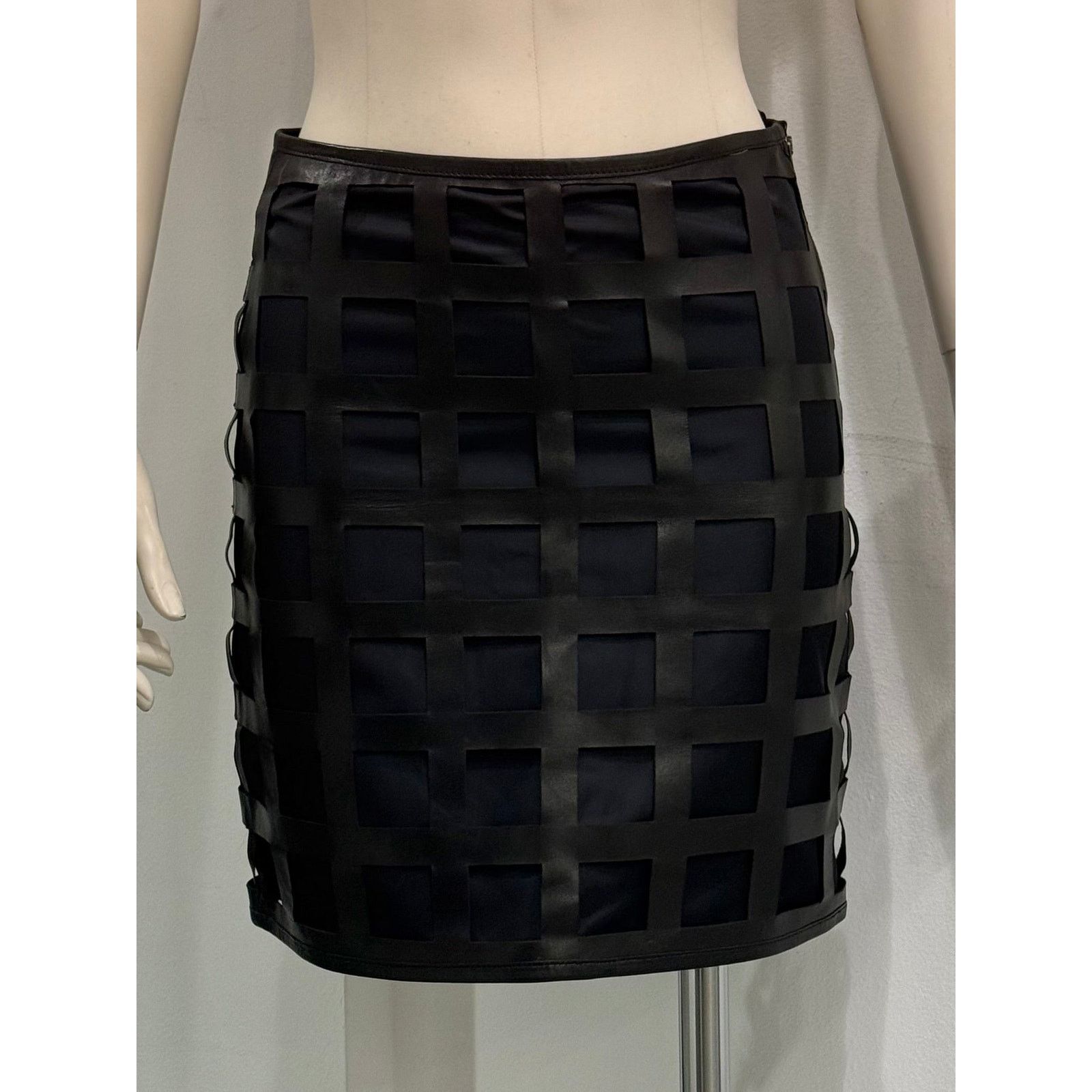 Miu Miu 2000s Miu Miu lazer cut leather skirt Size 26" / US 2 / IT 38 - 2 Thumbnail
