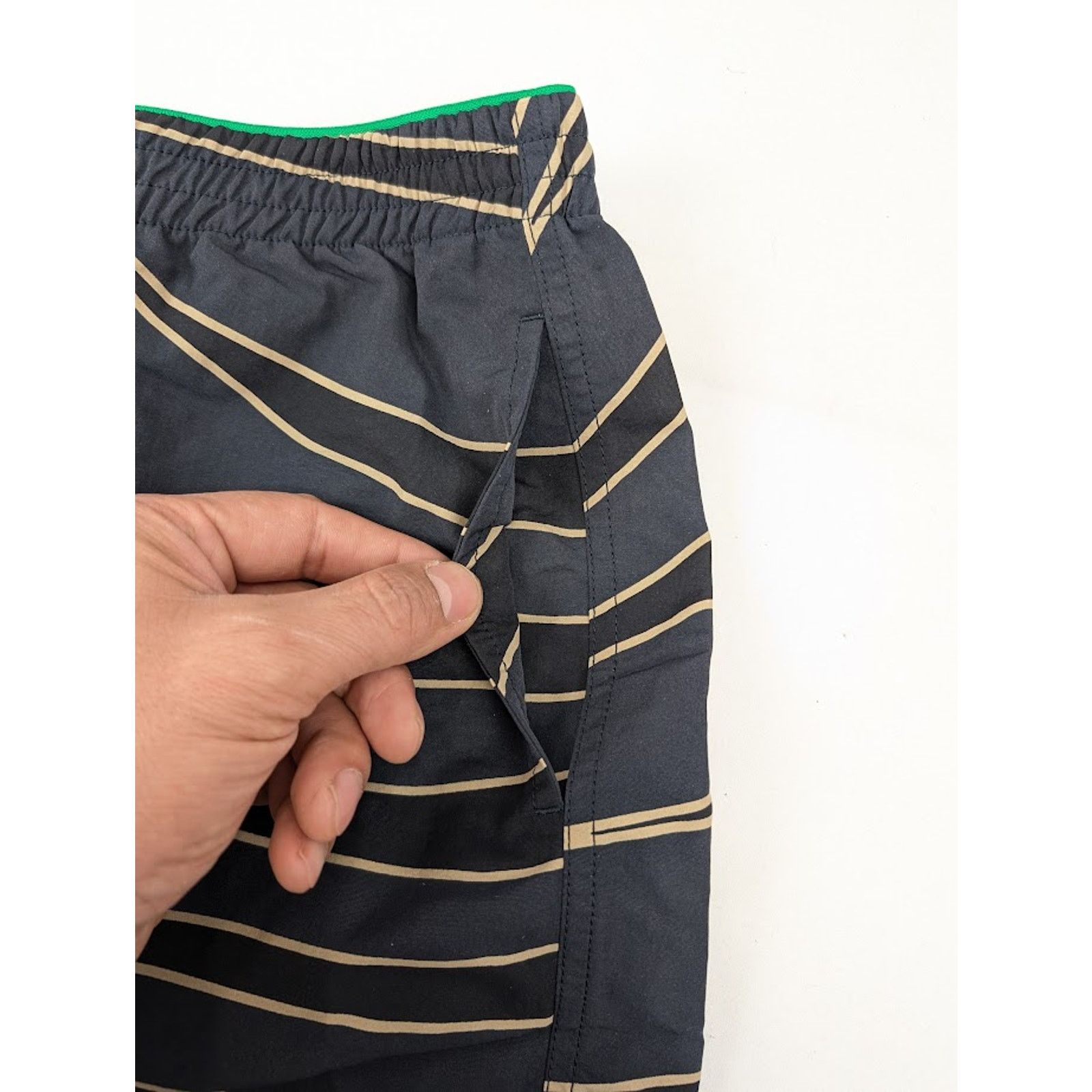 Bottega Veneta o1rshd1 Nylon Animal Print Boxer Short in Navy/Black/Sesame Size US 34 / EU 50 - 6 Thumbnail