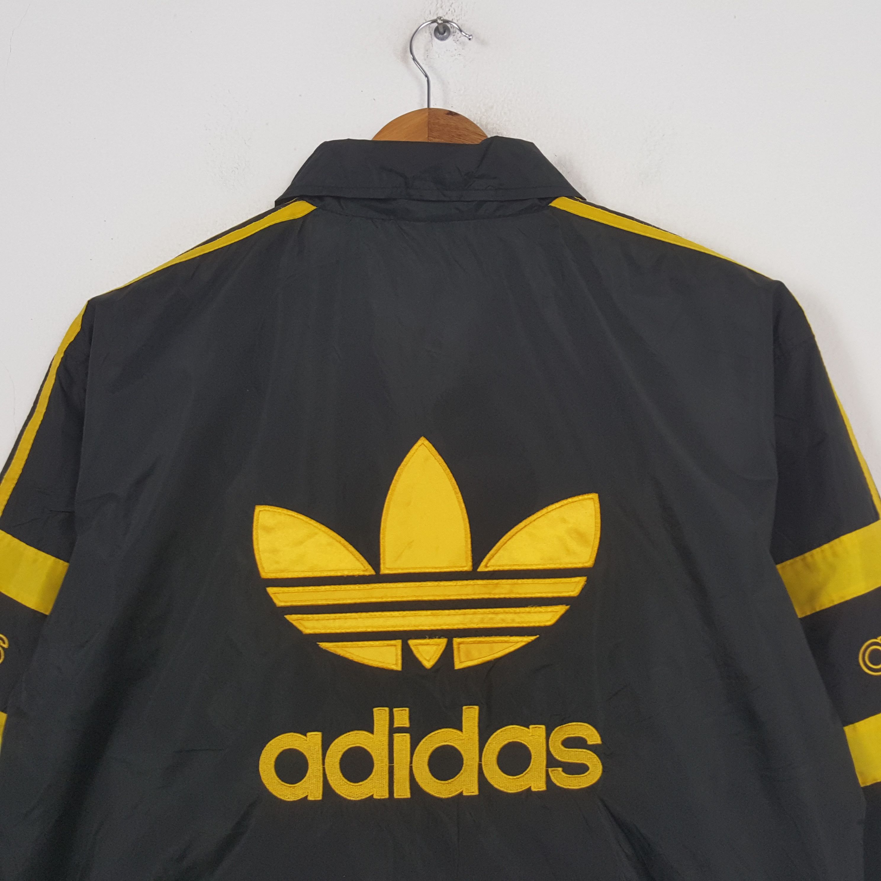 Adidas Vintage Adidas Sportswear Big Logo Windbreaker Jacket RR2 Size US XL / EU 56 / 4 - 2 Thumbnail