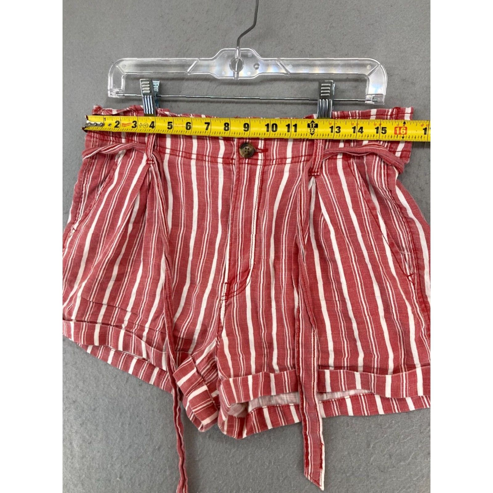 American Eagle Outfitters American Eagle Shorts Womens 10 Red Stripe Paperbag Belted Size 32" / US 10 / IT 46 - 2 Thumbnail