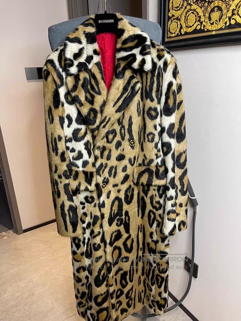 Versace Versace Leopard print faux fur coat Size M / US 6-8 / IT 42-44 - 1 Thumbnail