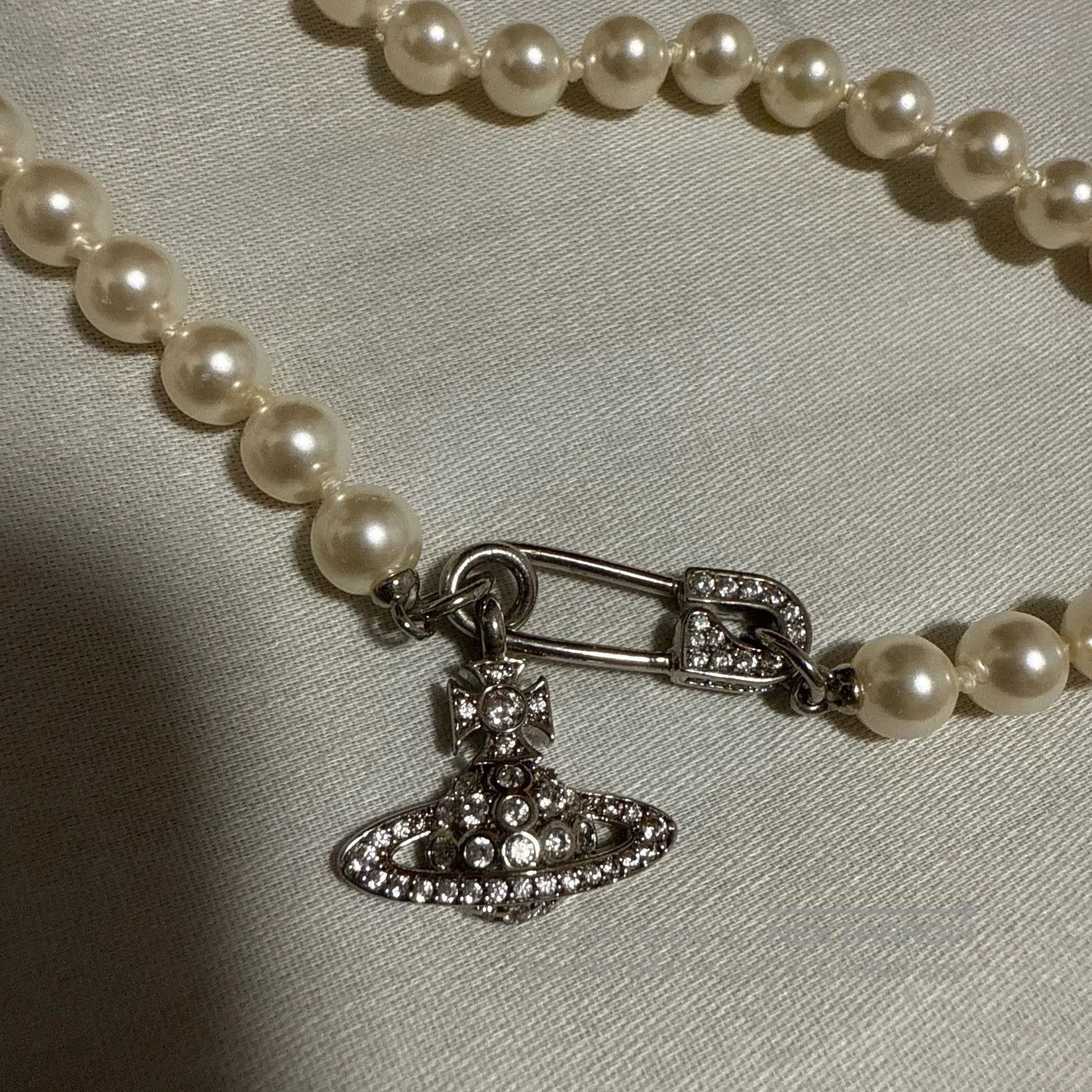 Chanel vintage pearl brooch necklace. Size ONE SIZE - 5 Thumbnail