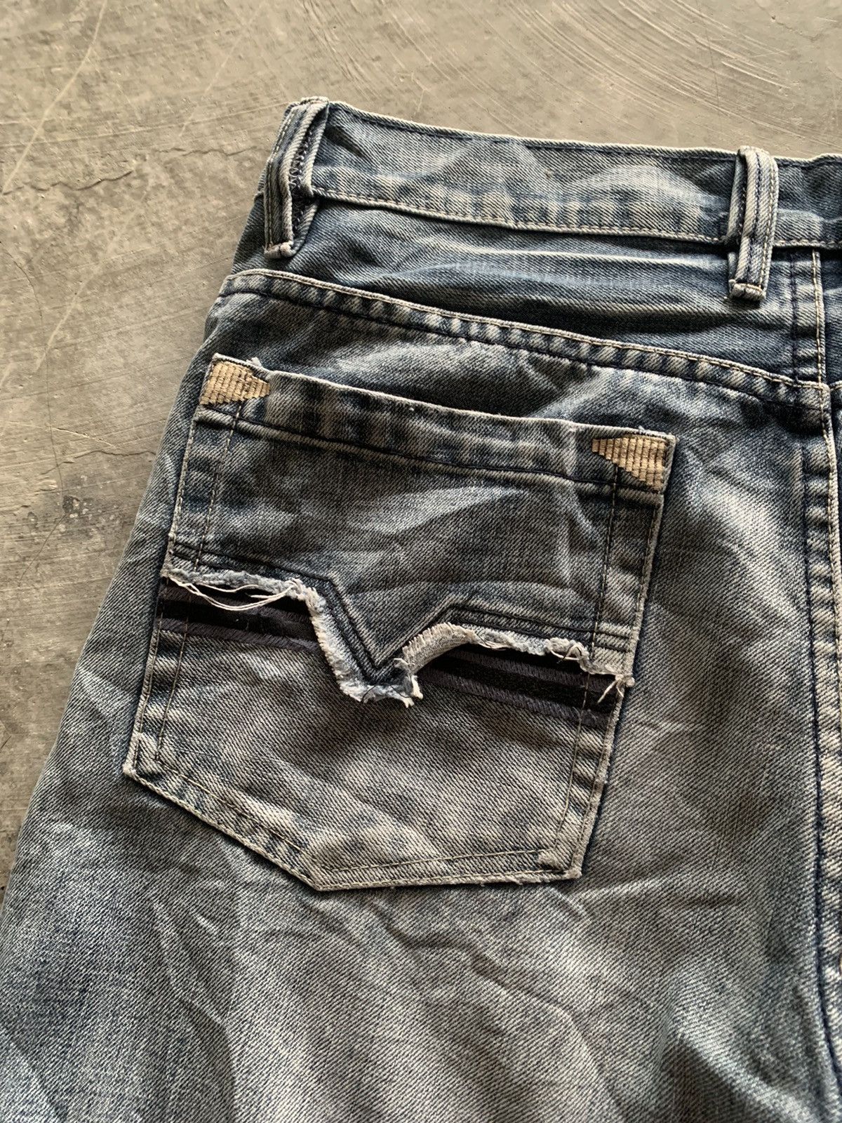 Diesel distressed diesel jeans straight loose d rise style Size US 37 - 17 Thumbnail
