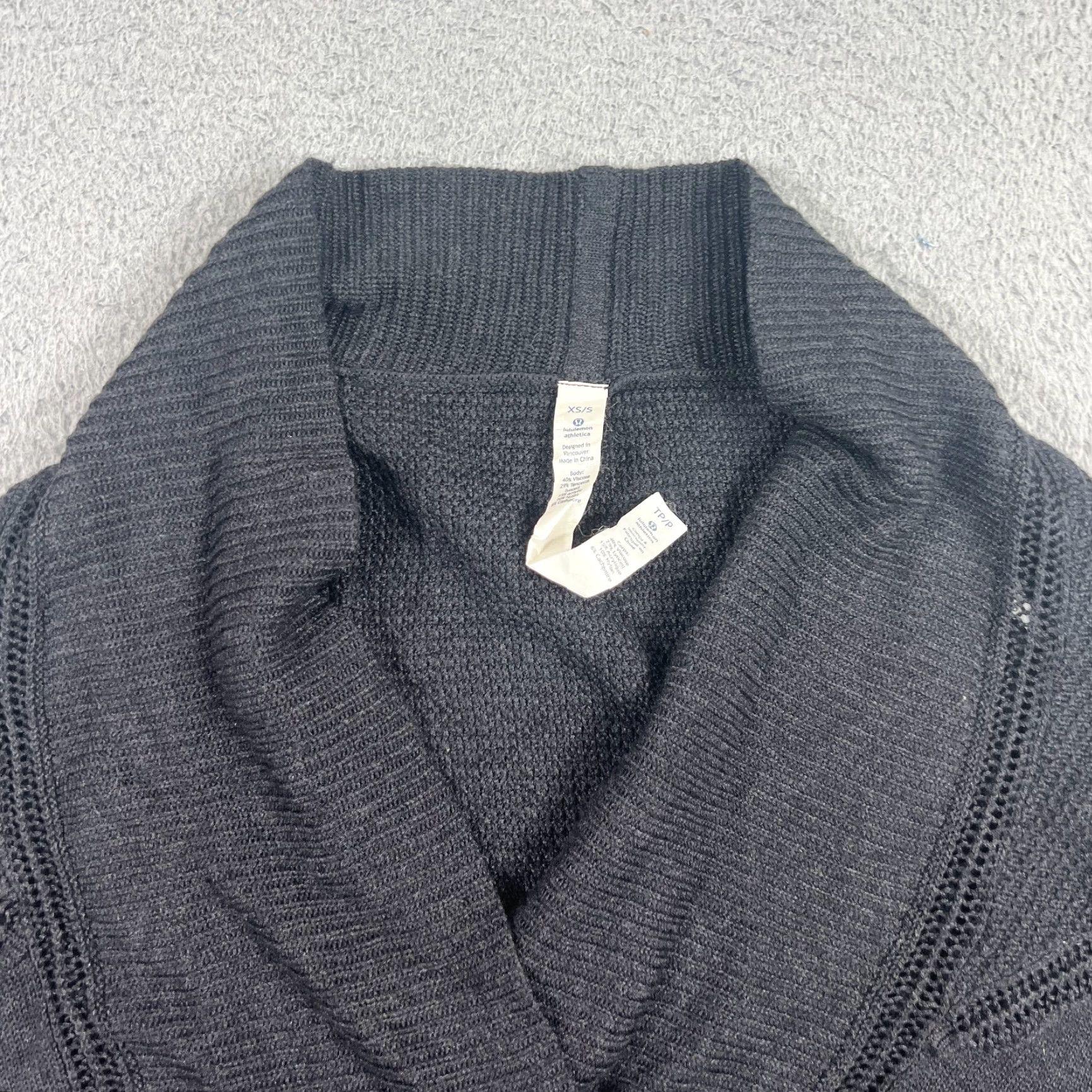 Lululemon VINTAGE Lululemon Wrap Sweater Womens XS S Knit Black Heathered 3/4 Sleeve V-Neck Size S / US 4 / IT 40 - 2 Thumbnail