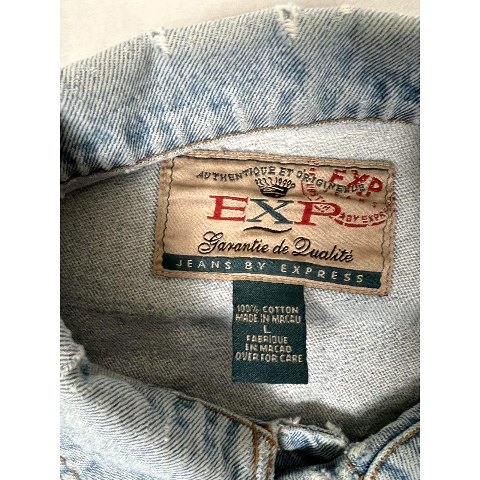 Express VINTAGE Express Jeans Jacket Mens Large Blue Denim Distressed Raw Hem 90s Size US 33 - 7 Thumbnail
