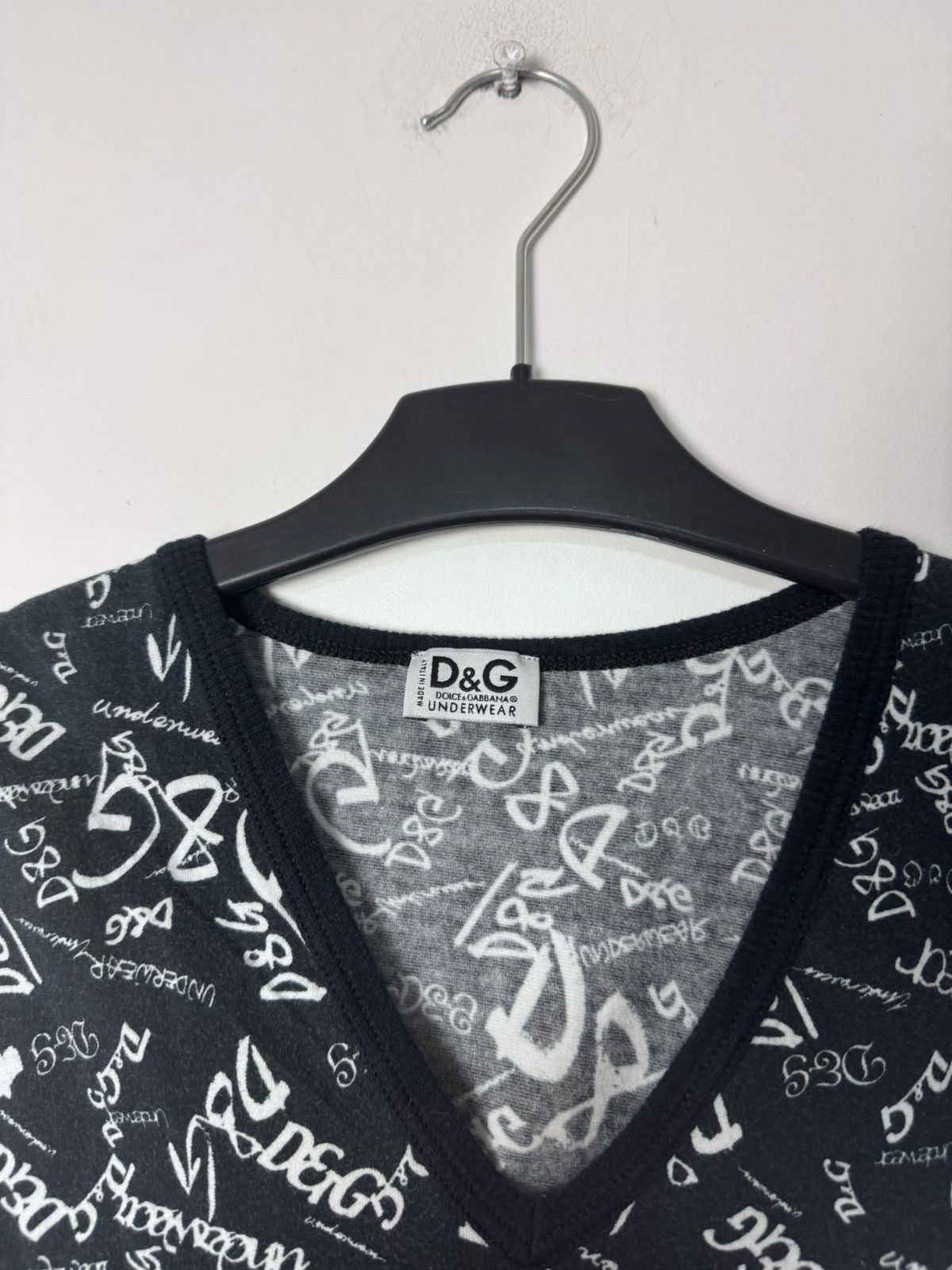 Dolce & Gabbana 00s D&G Allover Monogram V-Neck Tee archive Luxury Designer Size M / US 6-8 / IT 42-44 - 5 Thumbnail