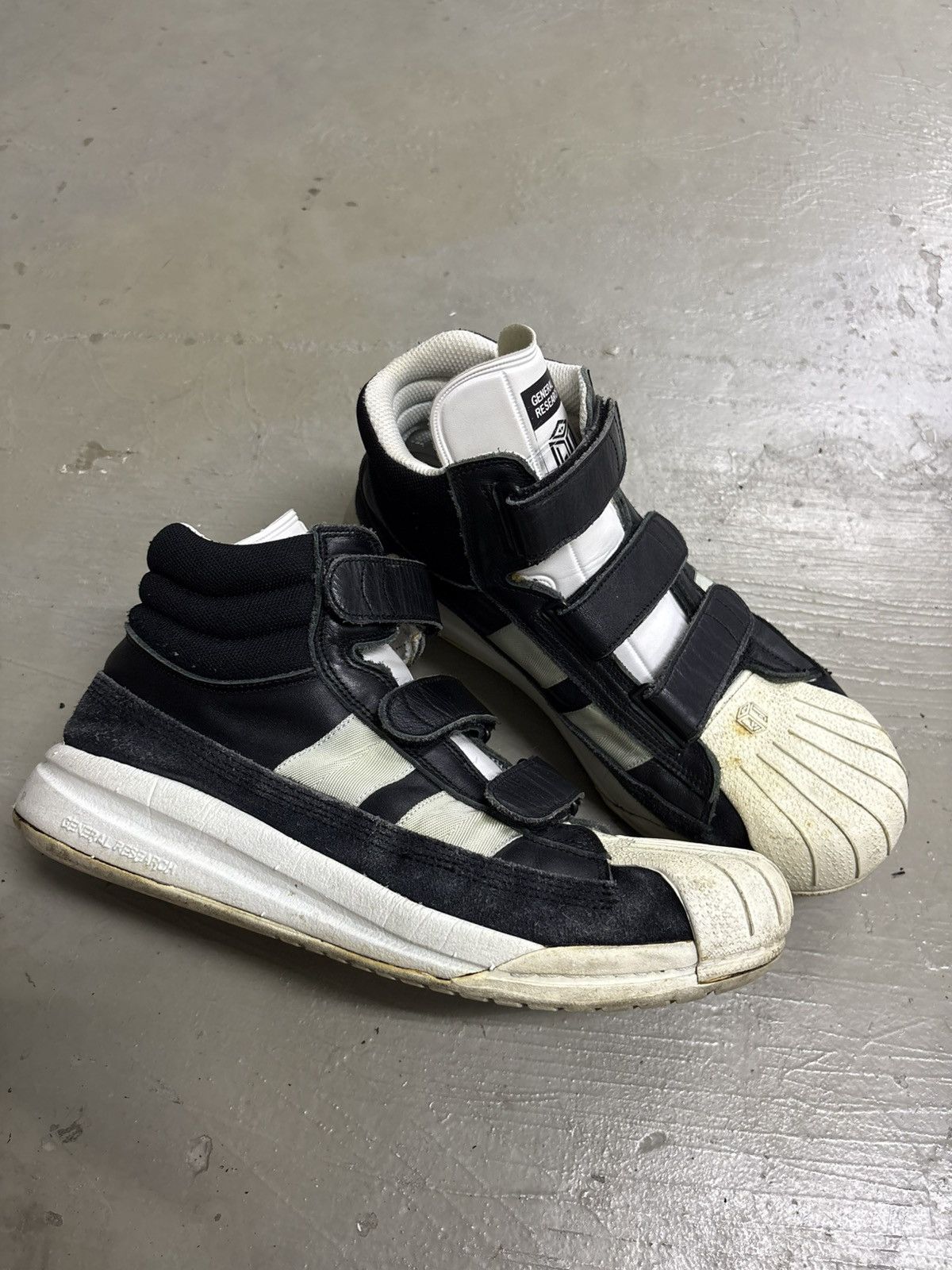 General Research General Research 90s Velcro Shoes Adidas Superstar Style Size US 10 / EU 43 - 2 Thumbnail