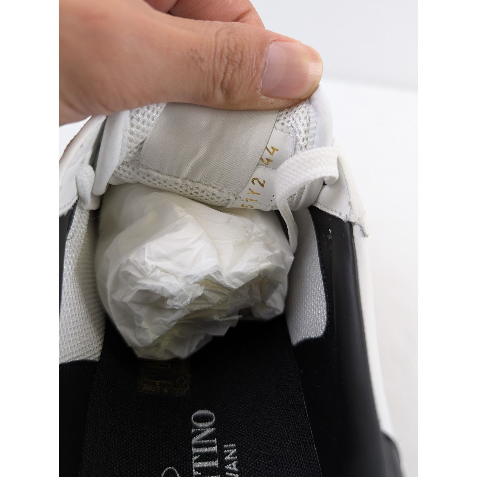 Valentino o1rshd1 Stud-around Sneakers in Leather in White Size US 11 / EU 44 - 18 Thumbnail
