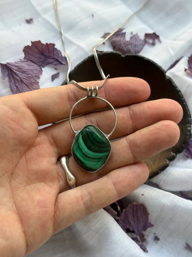 Other “Forest Mirror” – Malachite Pendant by Laura Řezaninová Size ONE SIZE - 2 Thumbnail