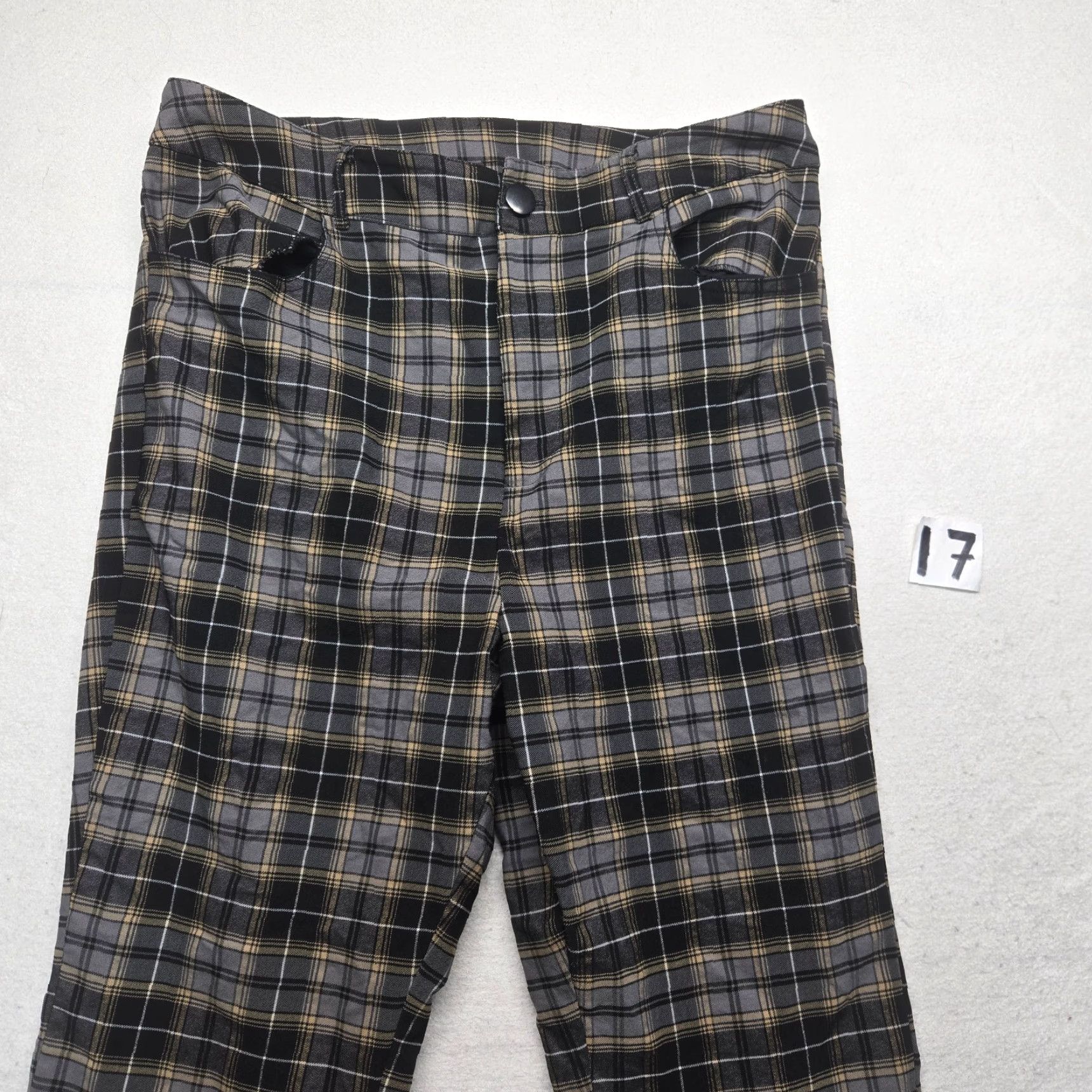 Forever 21 FOREVER 21 Women Pants Black Window Pane Plaid Boot Cut 1X Plus Size High Rise Dress Pants Womens Size 40" / US 18 - 2 Thumbnail
