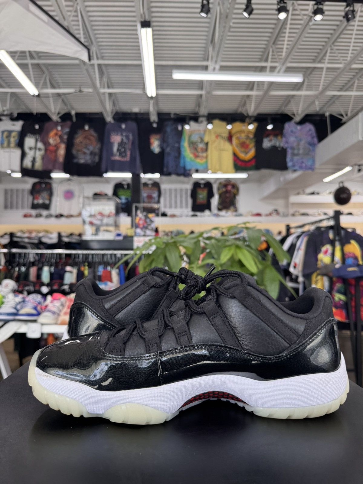 Jordan Brand Air Jordan 11 Low 72-10 Size 11 (2022) Size US 11 / EU 44 - 4 Thumbnail