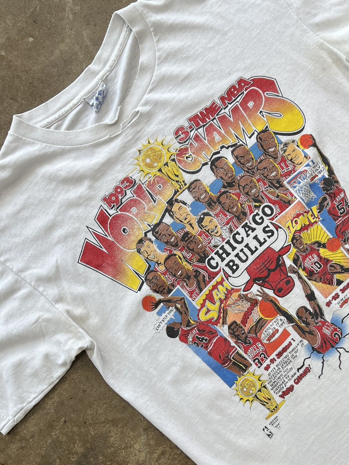NBA Vintage 1993 Chicago Bulls World Champs Team Comic Tee Large Size US L / EU 52-54 / 3 - 1 Thumbnail